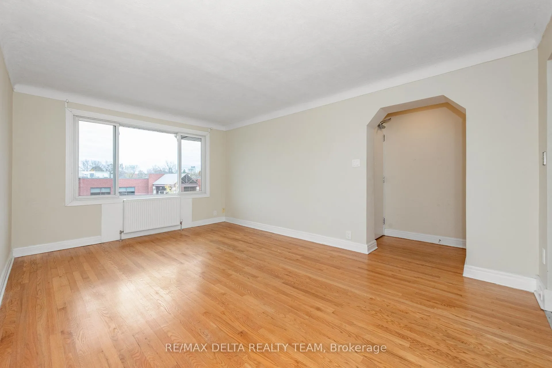 Photo 5 of Unit 6, 416 Dovercourt Avenue, Ottawa, Laurentianview — HOMEH