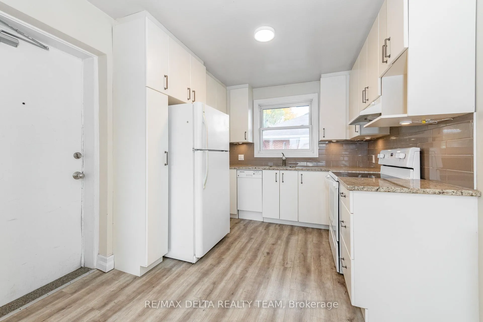 Photo 7 of Unit 6, 416 Dovercourt Avenue, Ottawa, Laurentianview — HOMEH
