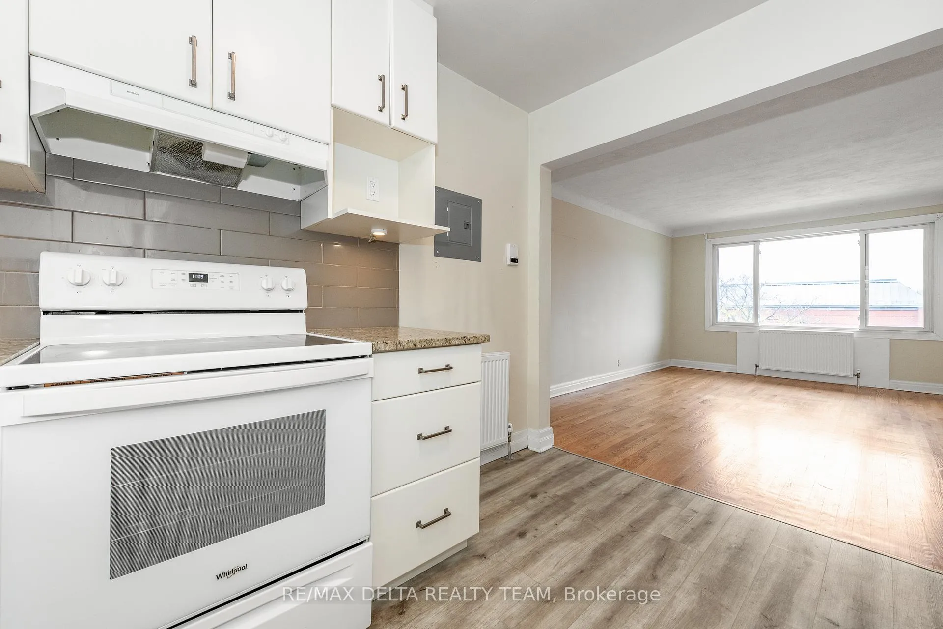 Photo 9 of Unit 6, 416 Dovercourt Avenue, Ottawa, Laurentianview — HOMEH
