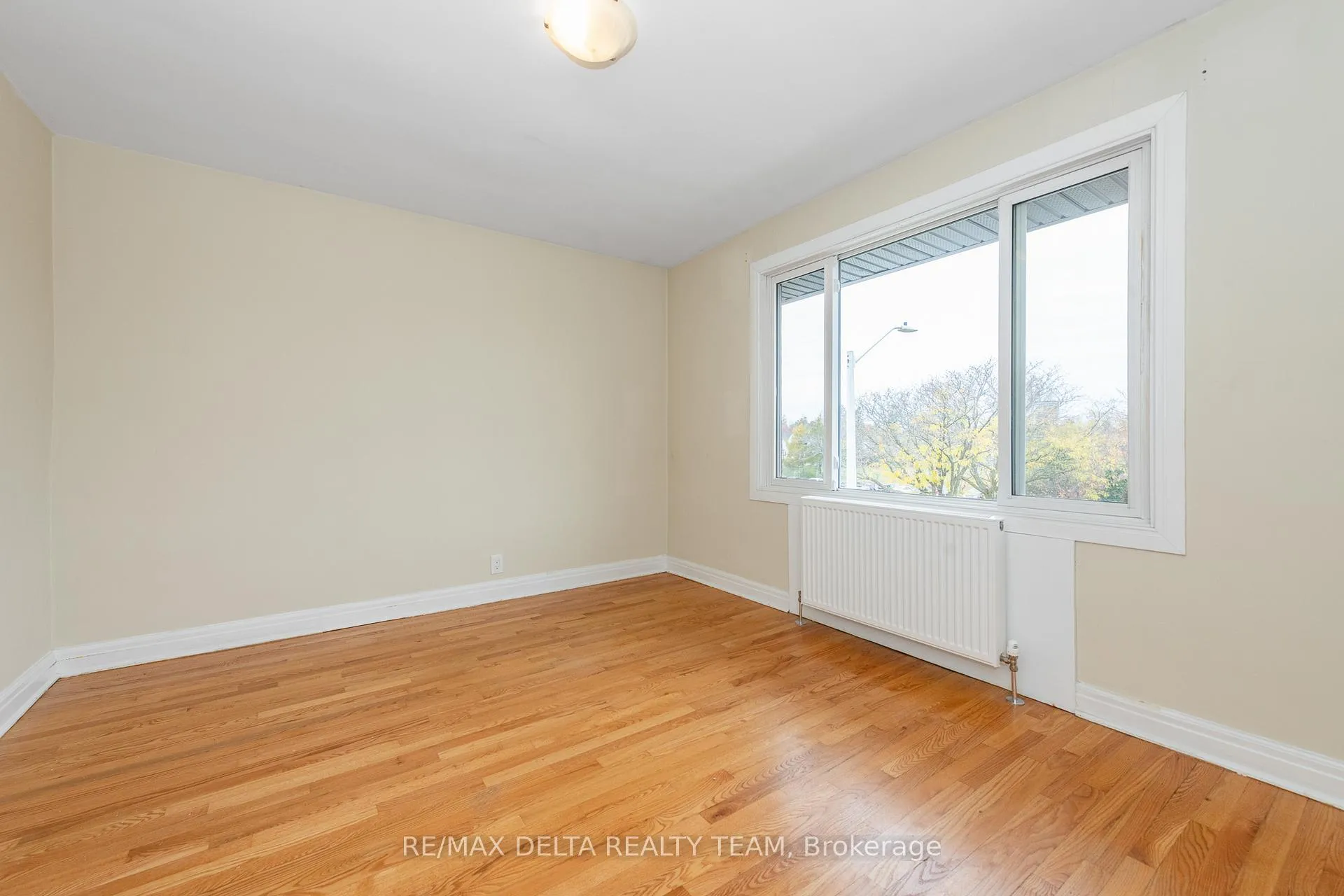 Photo 10 of Unit 6, 416 Dovercourt Avenue, Ottawa, Laurentianview — HOMEH