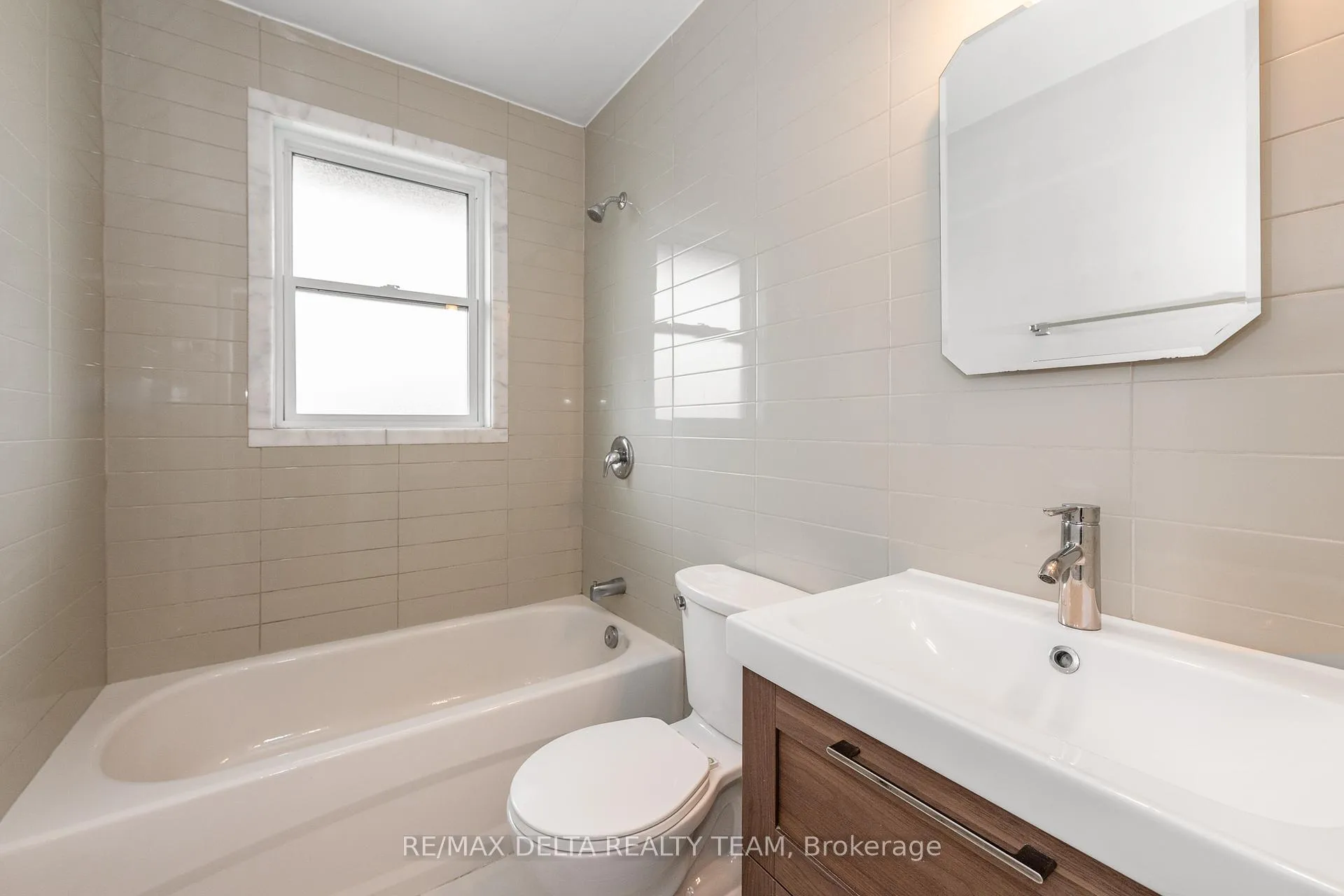 Photo 12 of Unit 6, 416 Dovercourt Avenue, Ottawa, Laurentianview — HOMEH