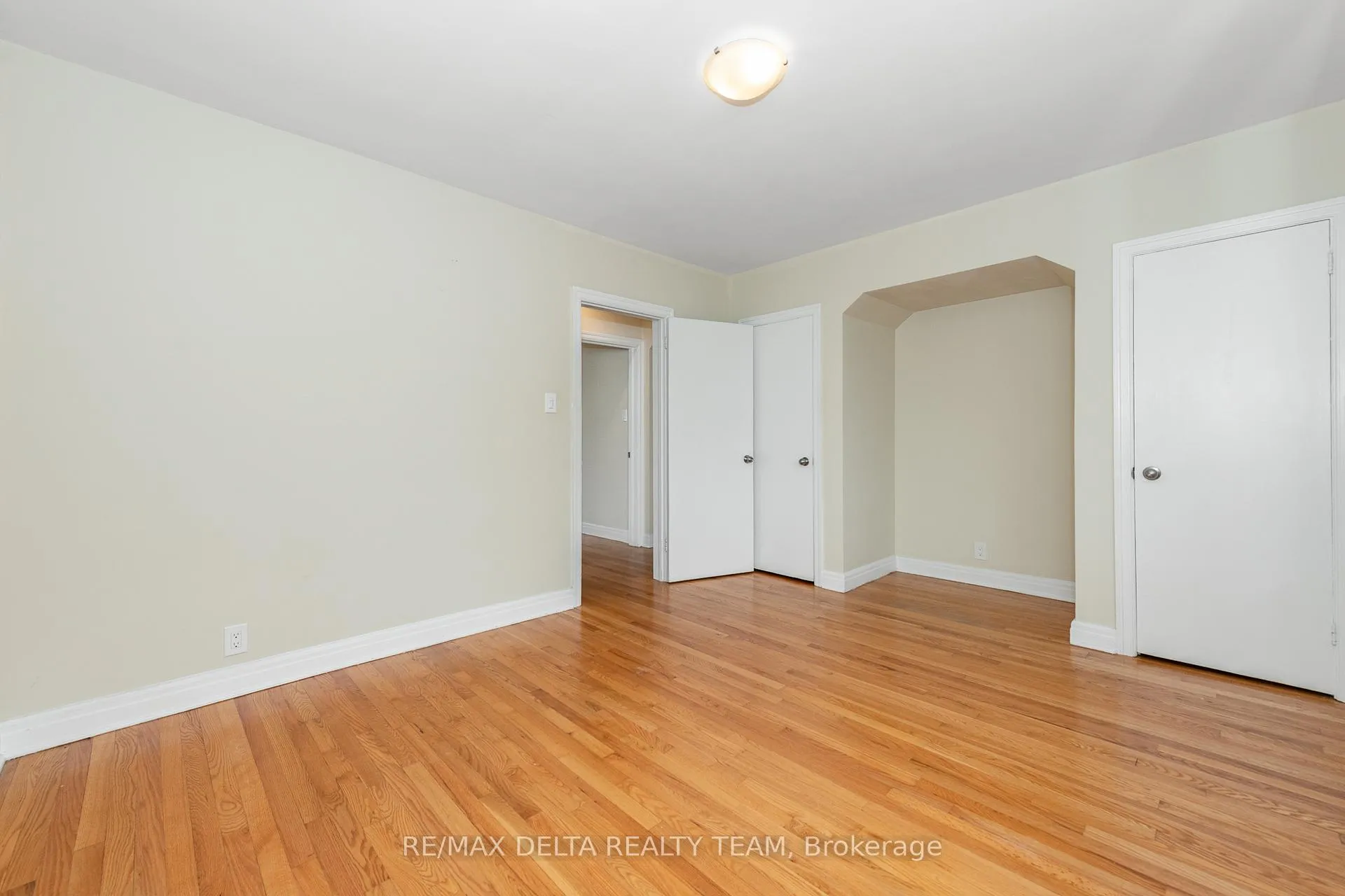 Photo 13 of Unit 6, 416 Dovercourt Avenue, Ottawa, Laurentianview — HOMEH