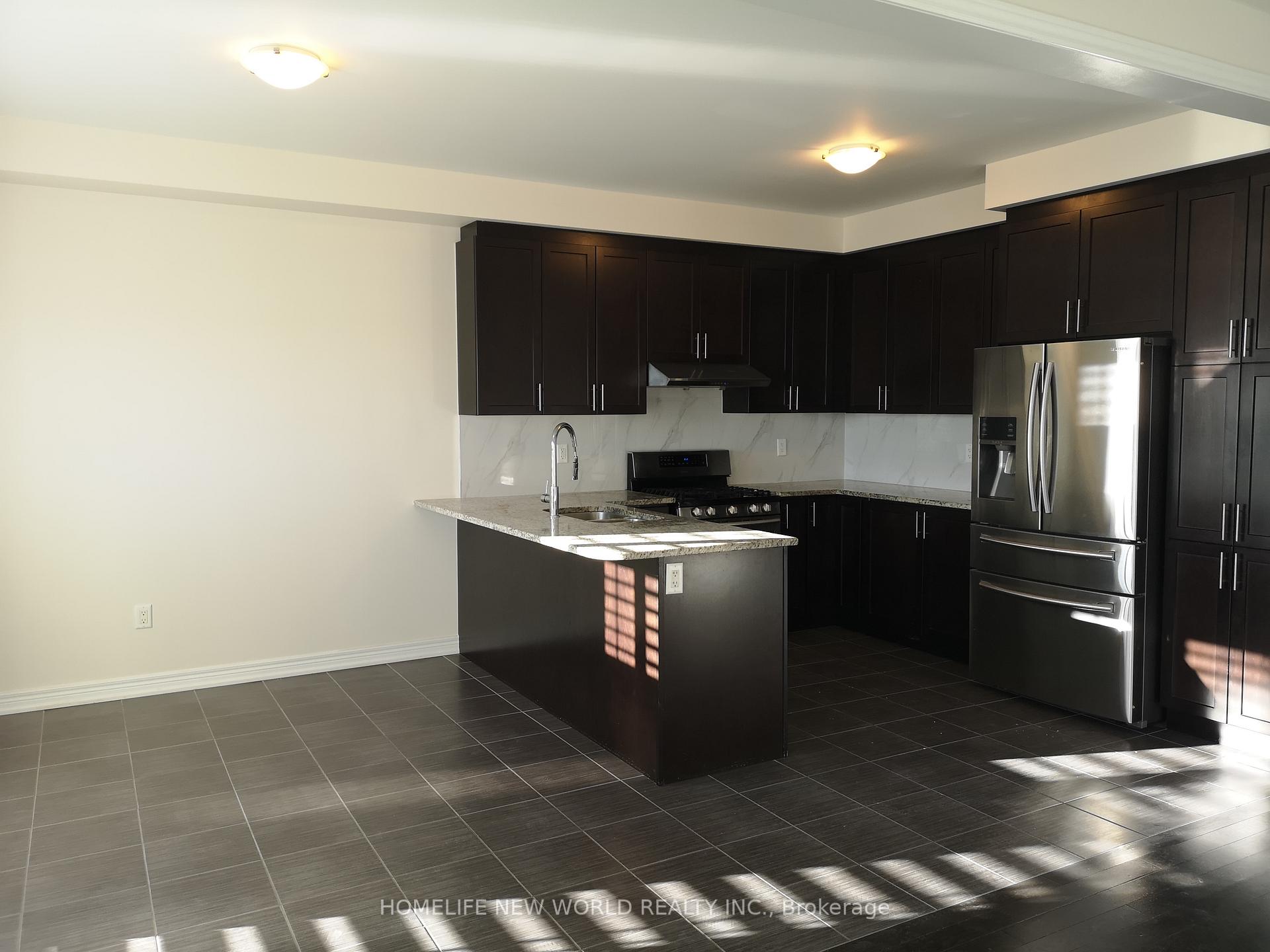 Photo 6 of Unit Main, 96 Roth Street, Aurora, Rural Aurora — HOMEH