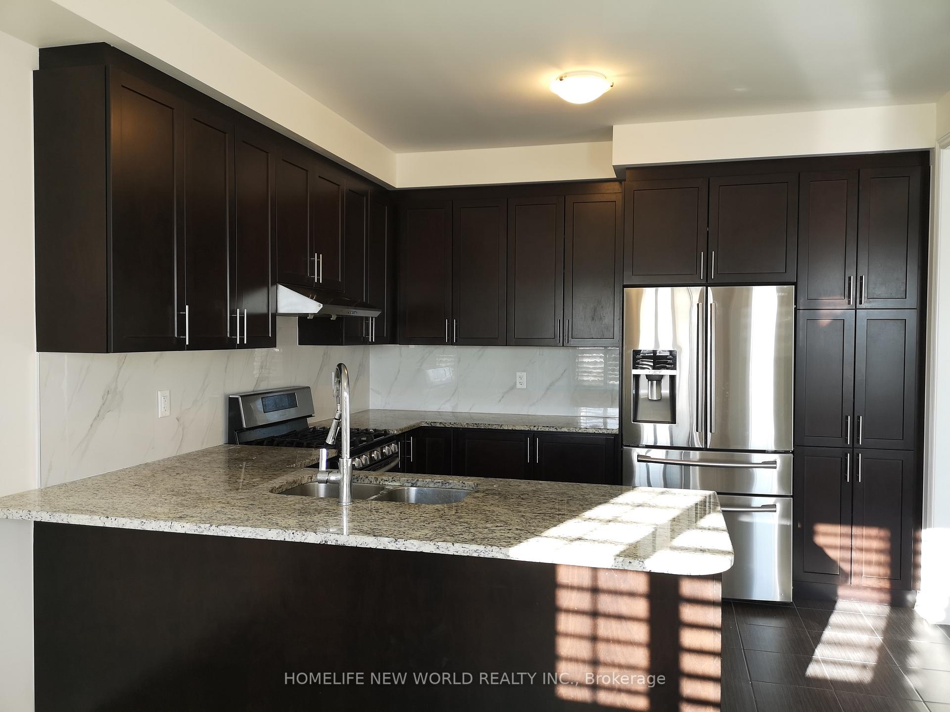Photo 5 of Unit Main, 96 Roth Street, Aurora, Rural Aurora — HOMEH