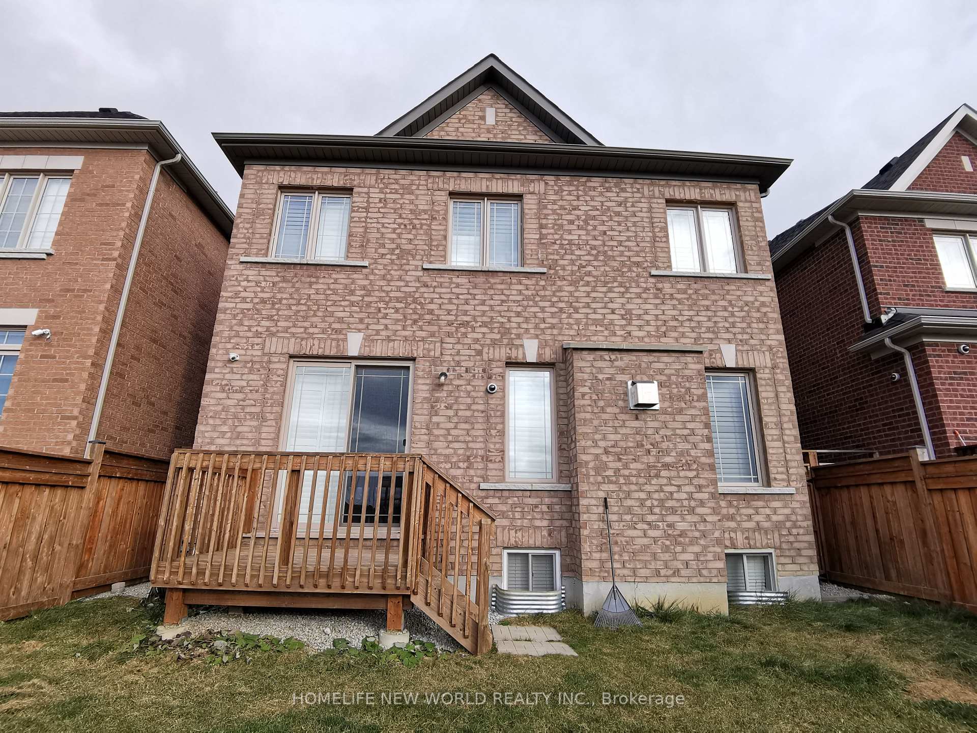 Photo 16 of Unit Main, 96 Roth Street, Aurora, Rural Aurora — HOMEH