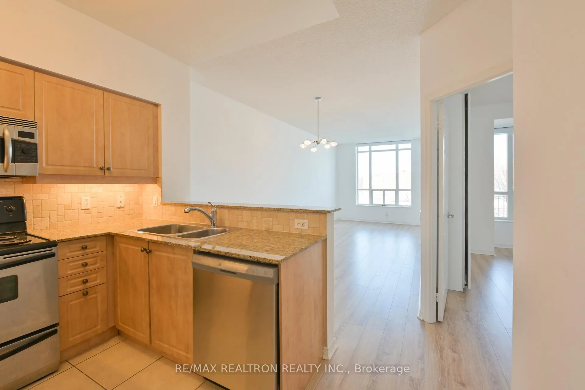 Photo 8 of Unit 407, 451 Rosewell Avenue, Toronto, Lawrence Park South — HOMEH