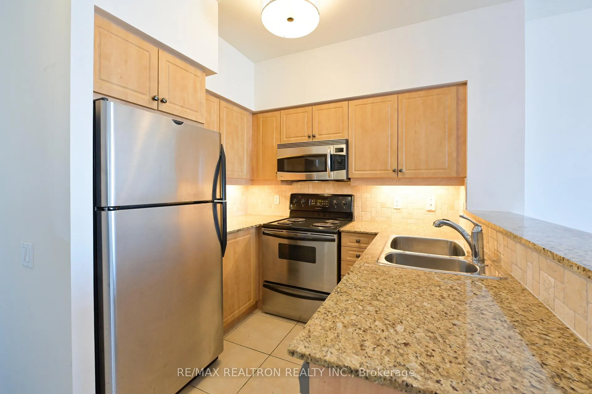 Photo 10 of Unit 407, 451 Rosewell Avenue, Toronto, Lawrence Park South — HOMEH
