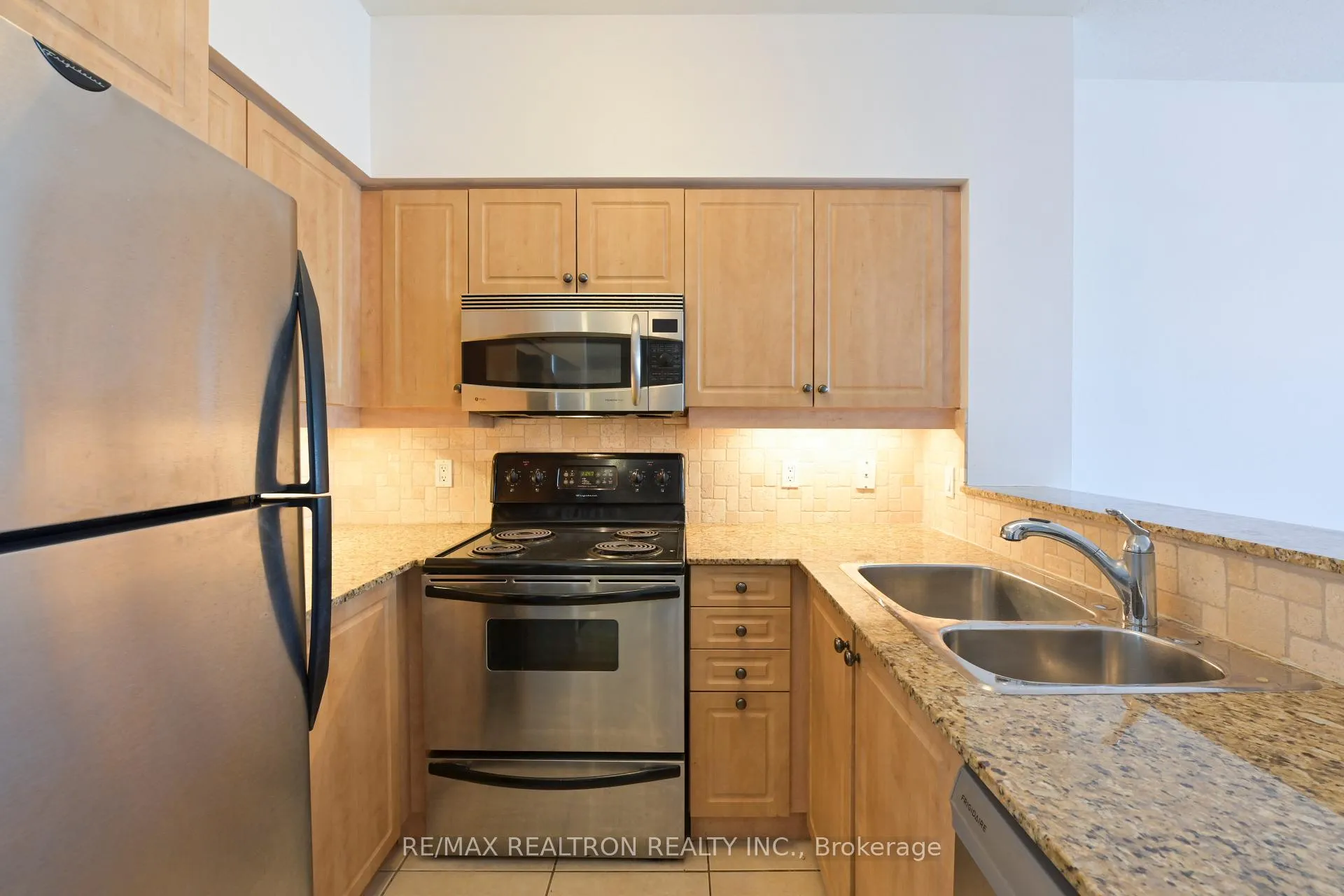 Photo 11 of Unit 407, 451 Rosewell Avenue, Toronto, Lawrence Park South — HOMEH