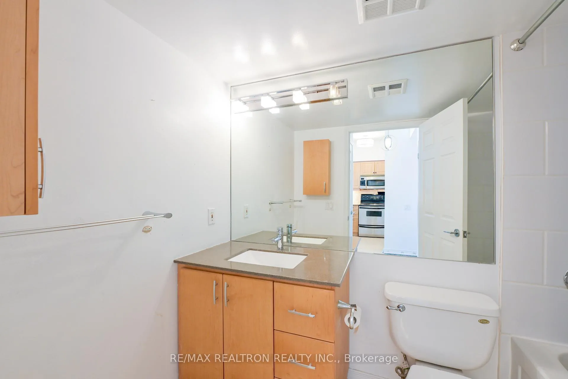 Photo 31 of Unit 407, 451 Rosewell Avenue, Toronto, Lawrence Park South — HOMEH
