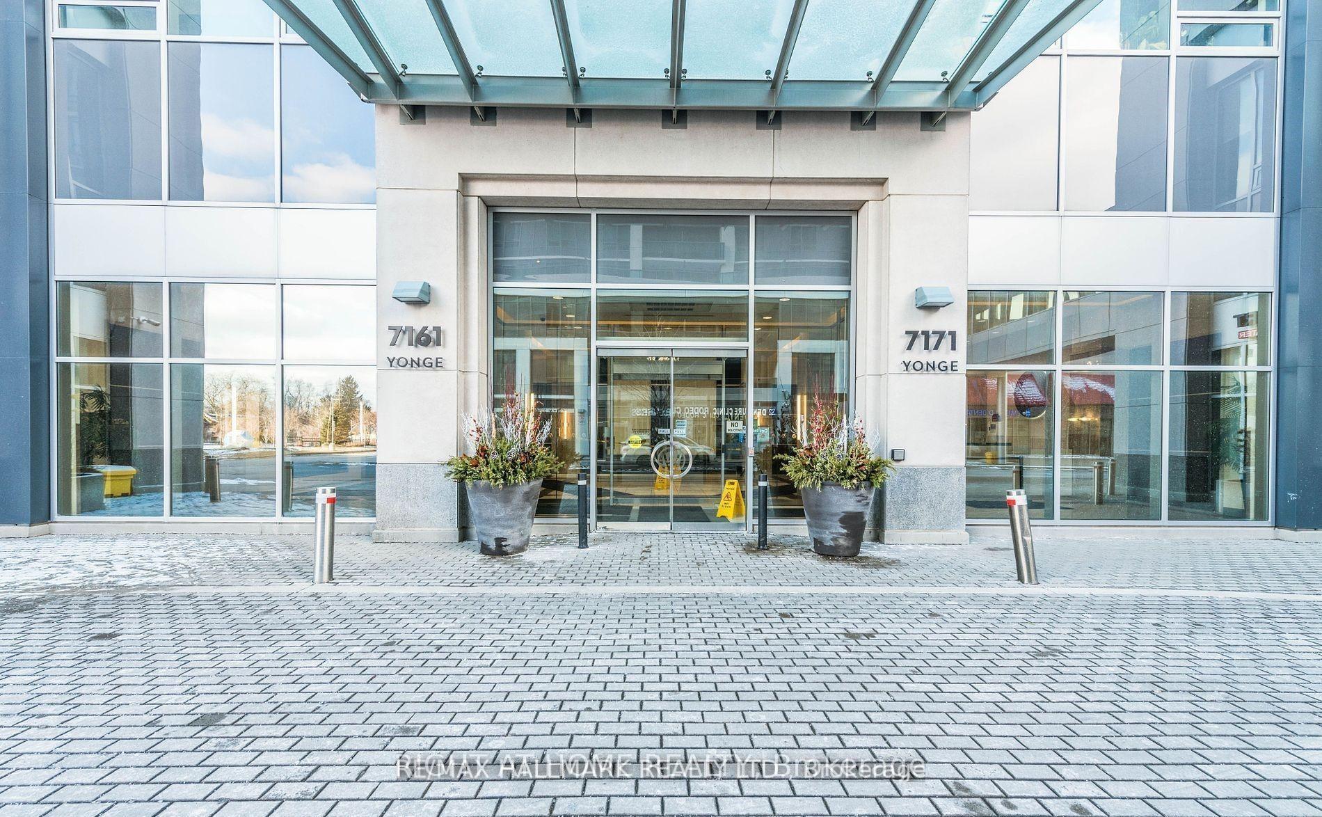 Front of Unit 911, 7171 Yonge Street