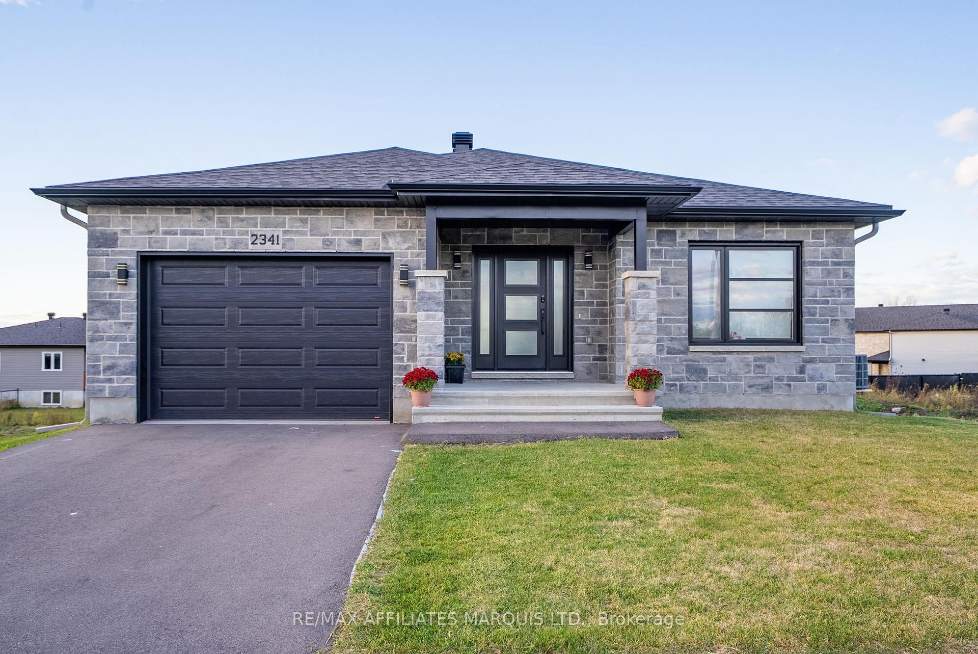 Photo 3 of 2341 Crewson Court, Cornwall — HOMEH