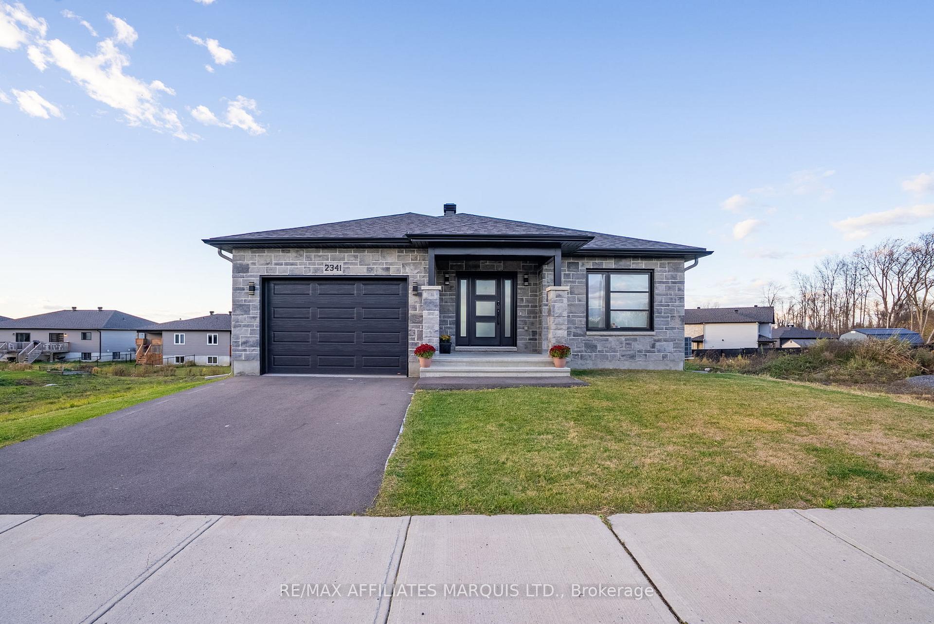 Photo 2 of 2341 Crewson Court, Cornwall — HOMEH