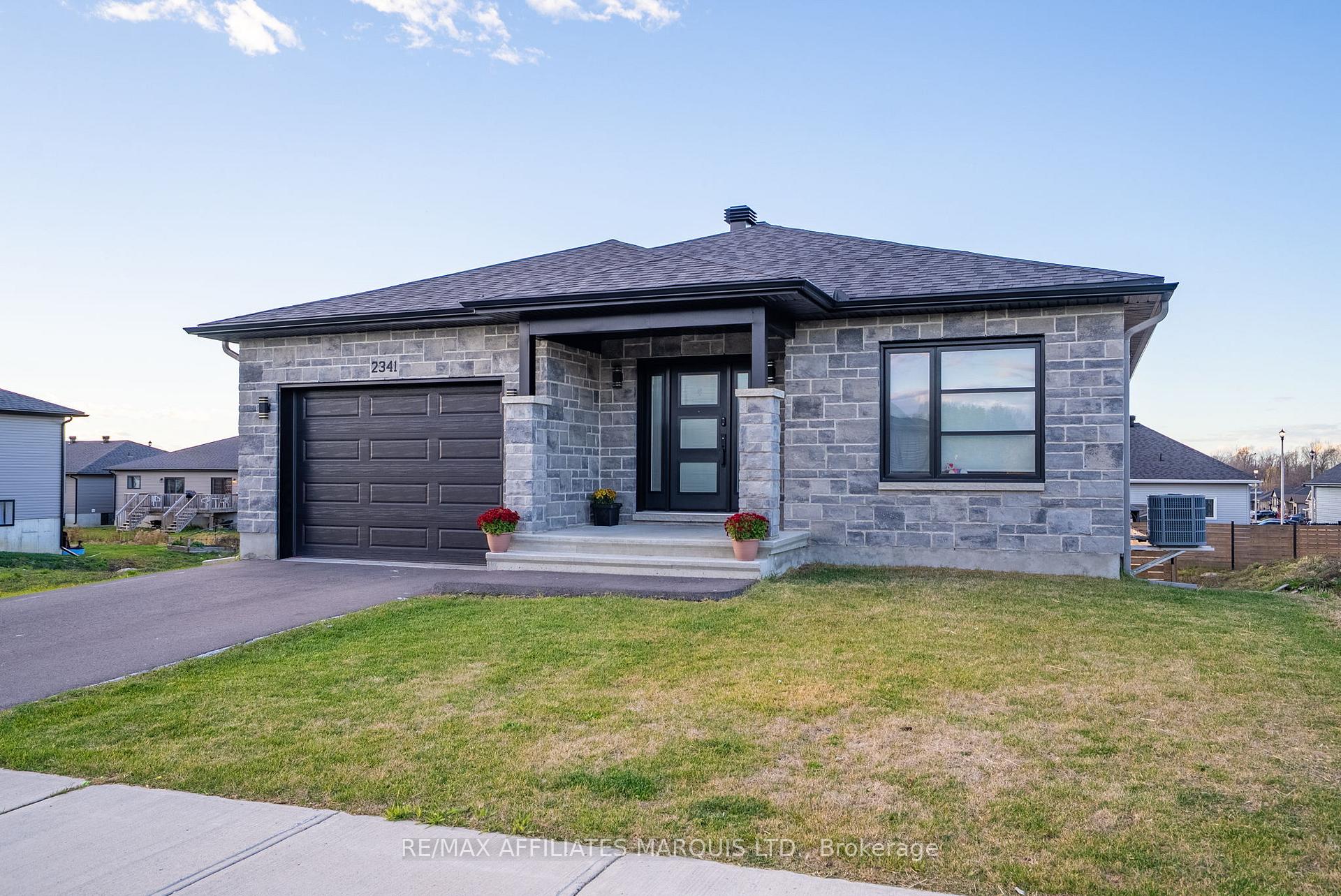 Photo 4 of 2341 Crewson Court, Cornwall — HOMEH