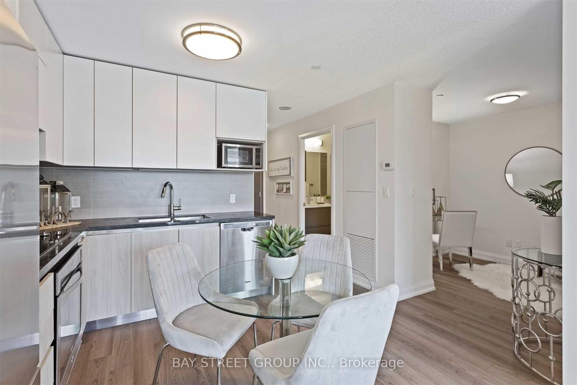 Photo 11 of Unit 727, 25 Water Walk Drive, Markham, Unionville — HOMEH