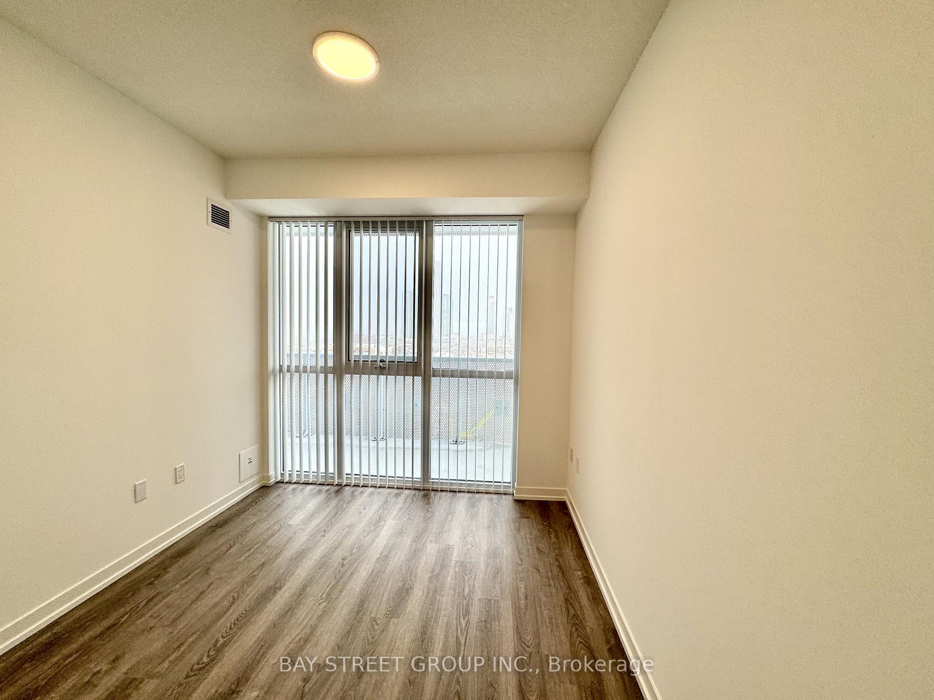 Photo 5 of Unit 1007, 8 Interchange Way, Vaughan, Vaughan Corporate Centre — HOMEH