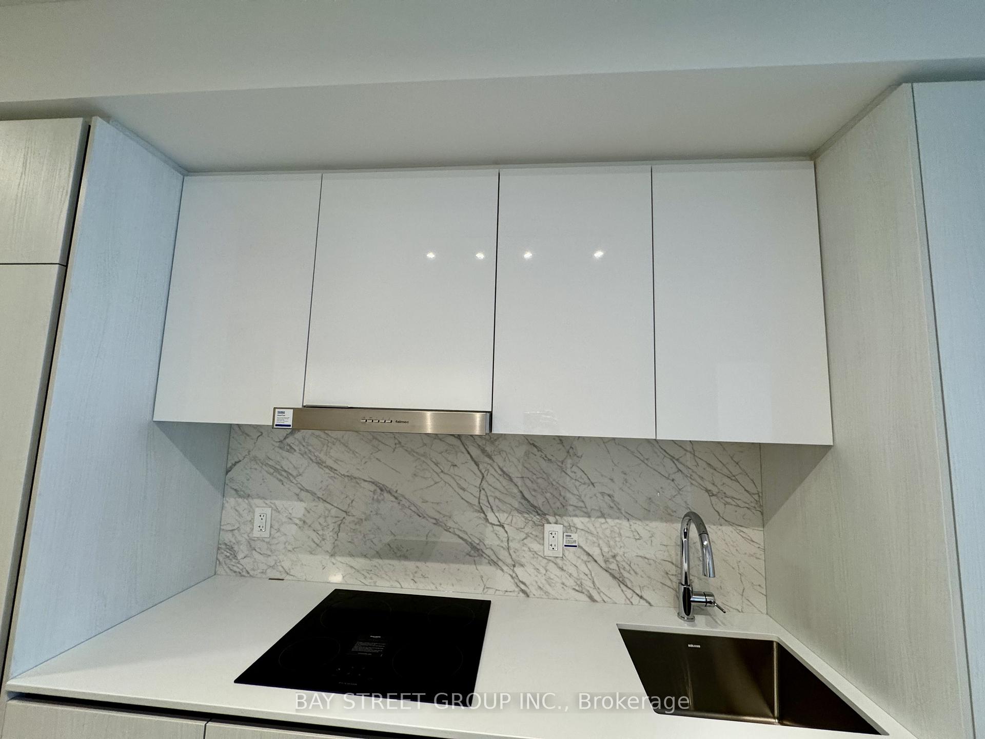 Photo 7 of Unit 1007, 8 Interchange Way, Vaughan, Vaughan Corporate Centre — HOMEH
