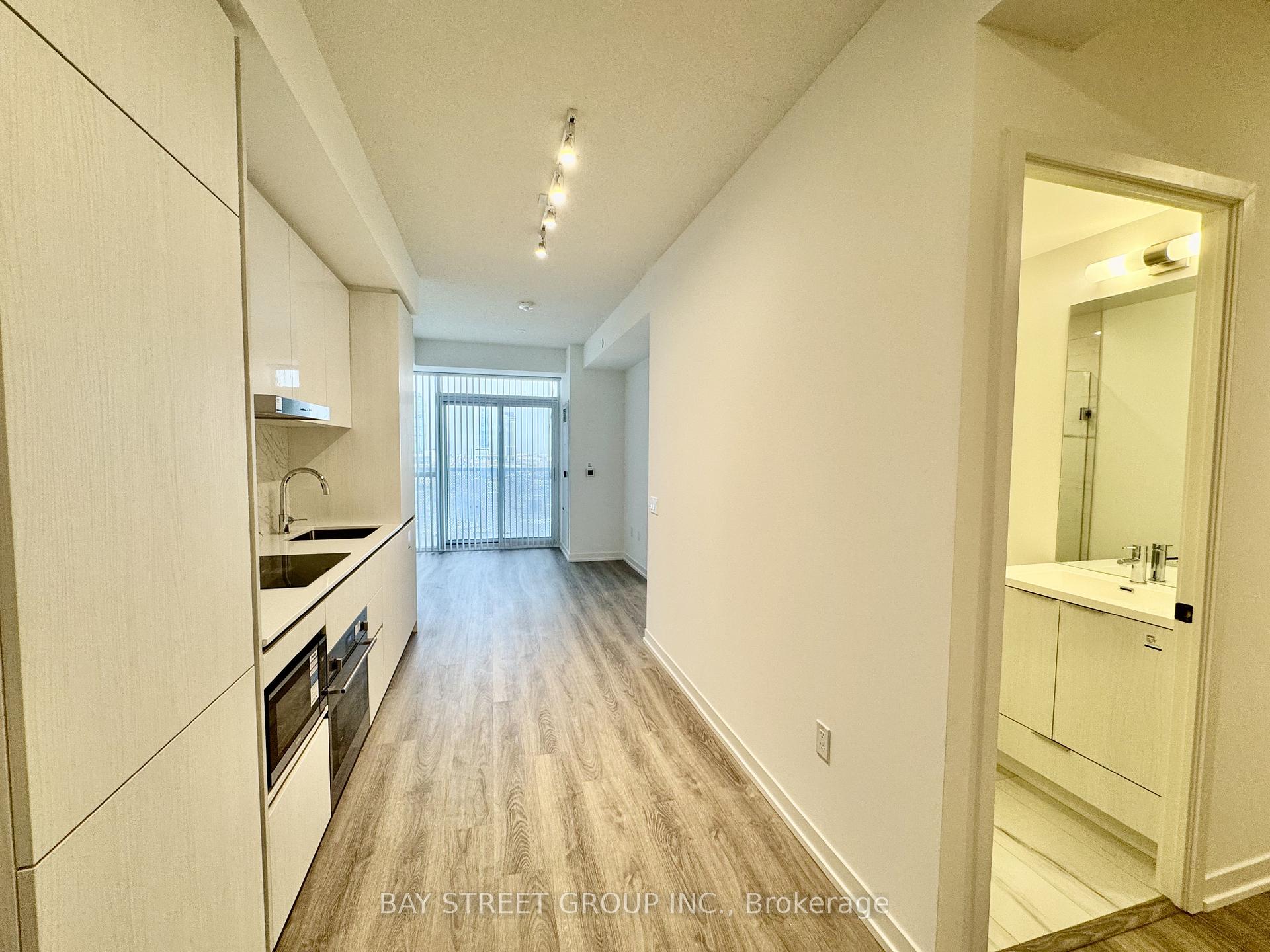 Photo 9 of Unit 1007, 8 Interchange Way, Vaughan, Vaughan Corporate Centre — HOMEH