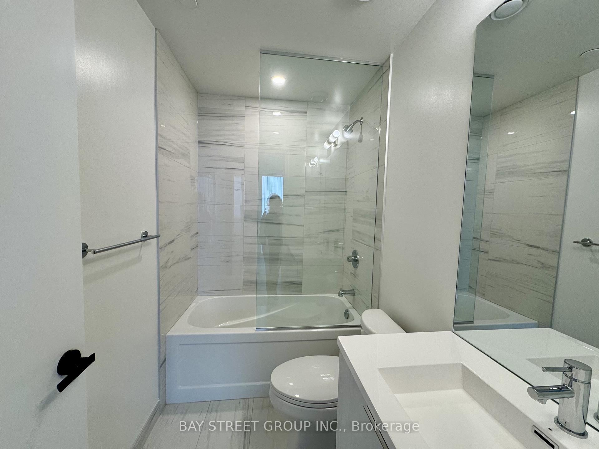 Photo 15 of Unit 1007, 8 Interchange Way, Vaughan, Vaughan Corporate Centre — HOMEH