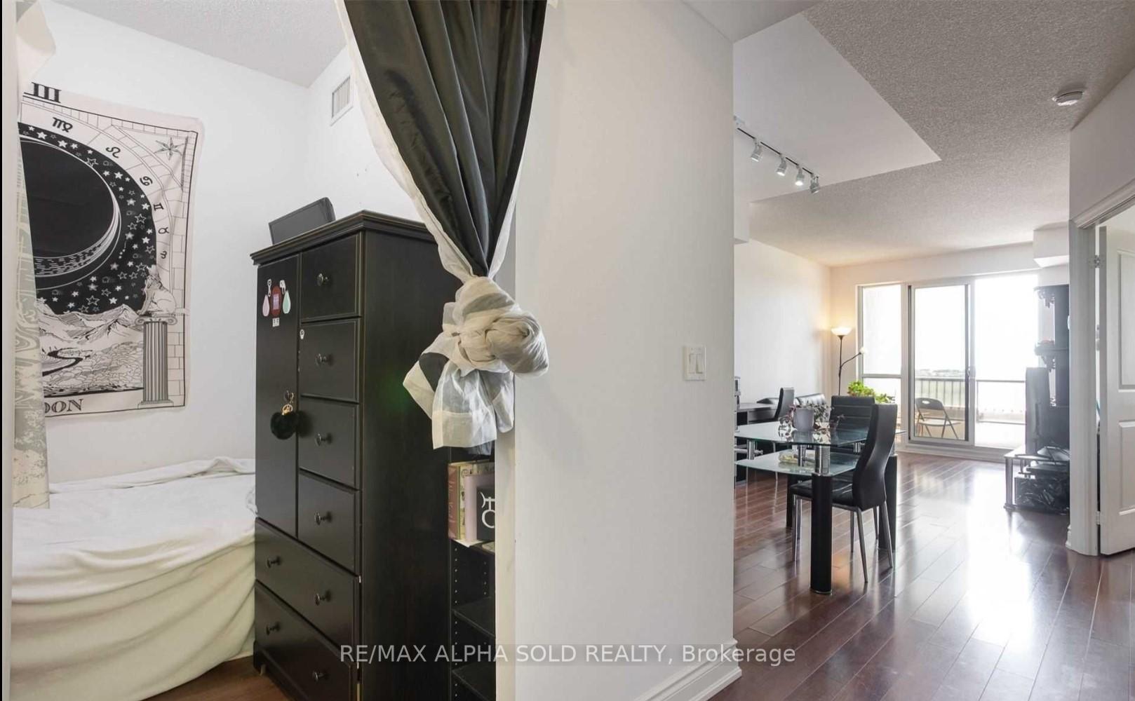 Photo 4 of Unit 709, 38 Cedarland Drive, Markham, Unionville — HOMEH
