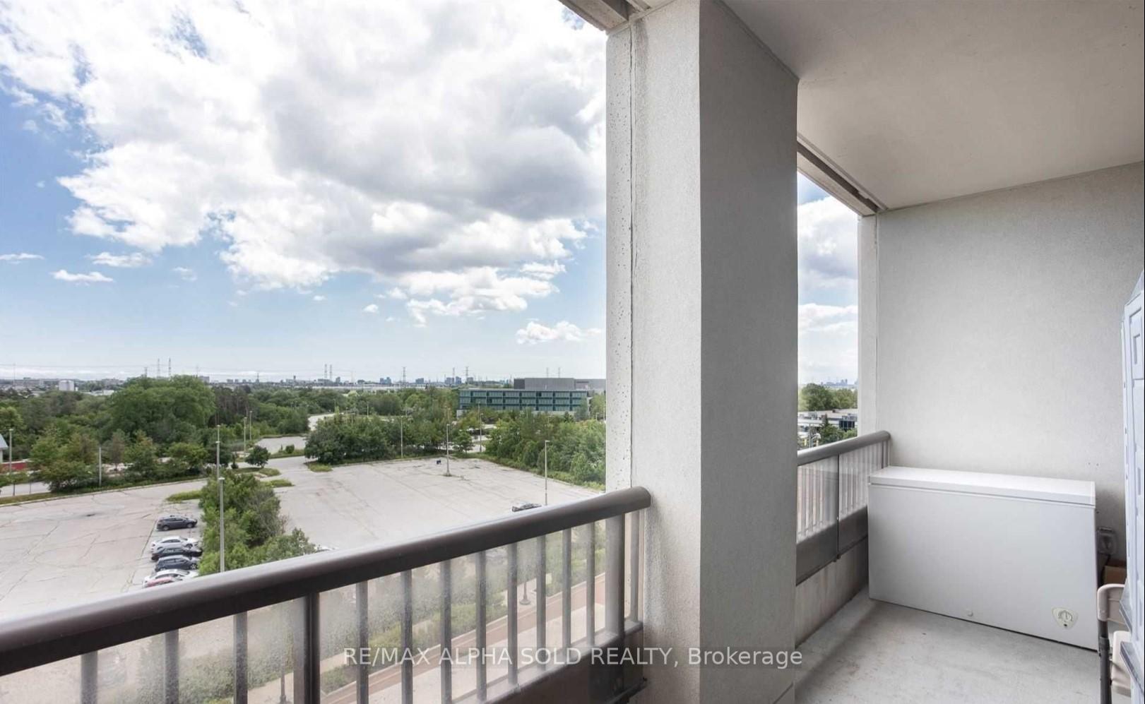 Photo 11 of Unit 709, 38 Cedarland Drive, Markham, Unionville — HOMEH