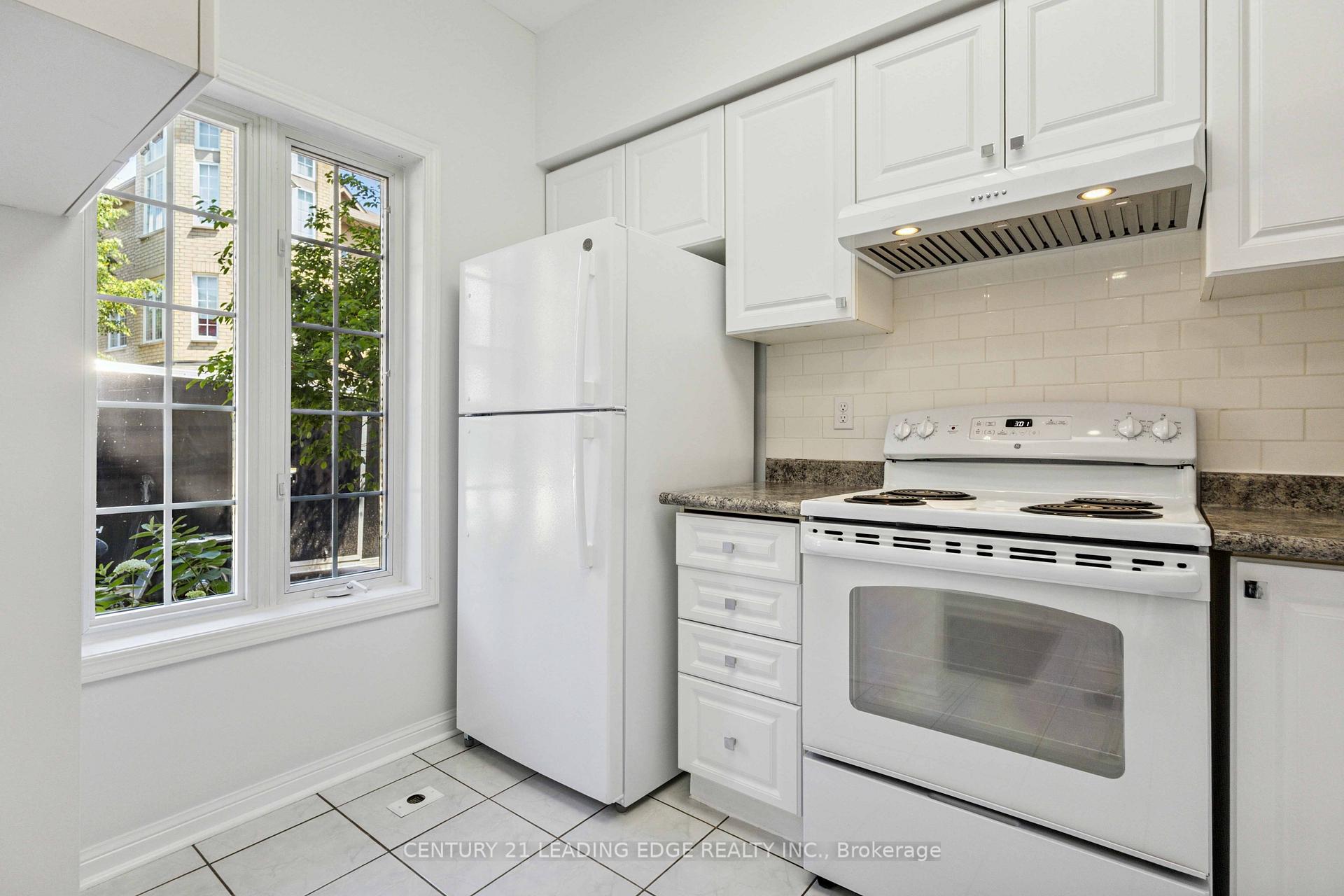 Photo 3 of Unit 8, 6 St Moritz Way N, Markham, Unionville — HOMEH
