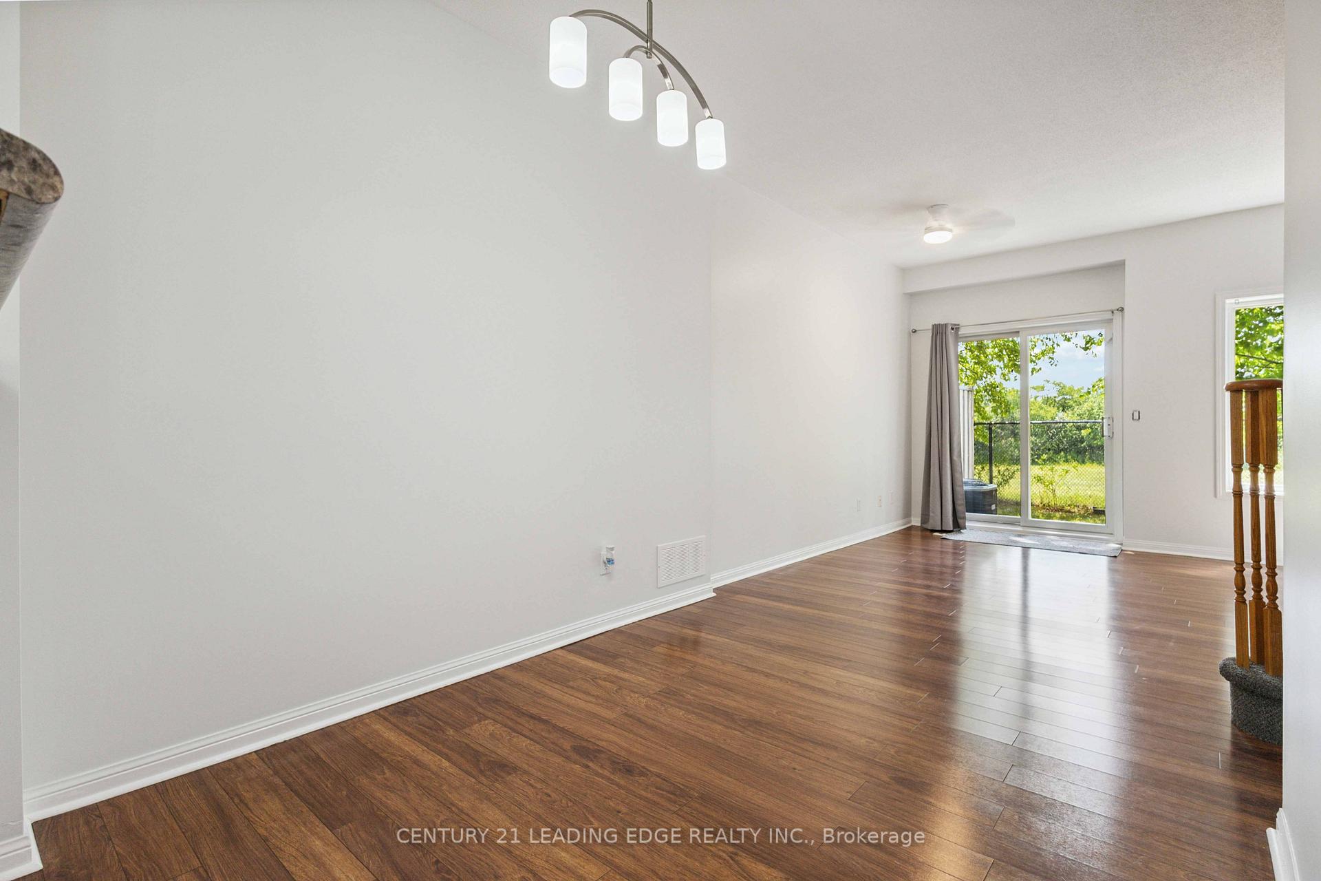 Photo 5 of Unit 8, 6 St Moritz Way N, Markham, Unionville — HOMEH