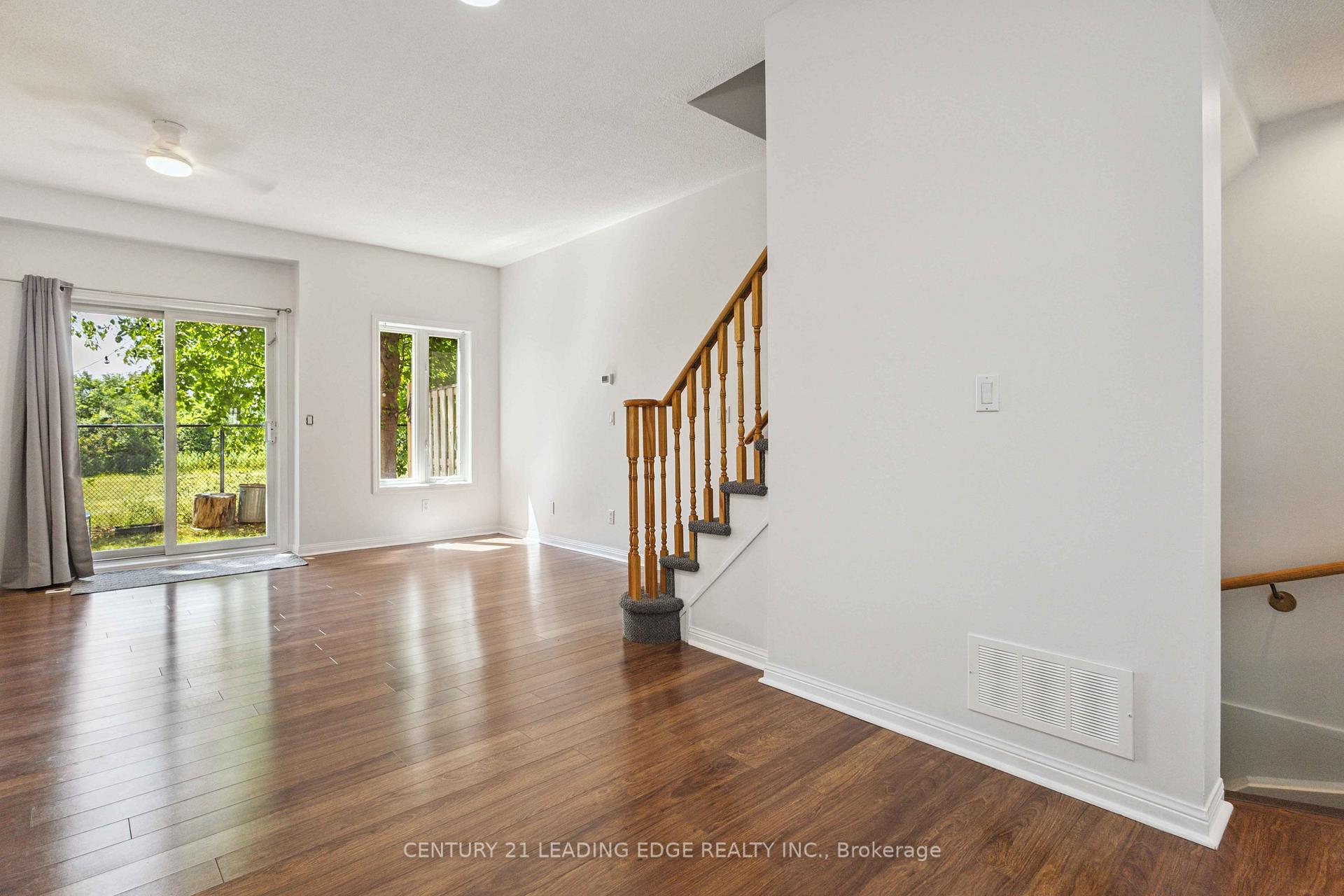 Photo 6 of Unit 8, 6 St Moritz Way N, Markham, Unionville — HOMEH