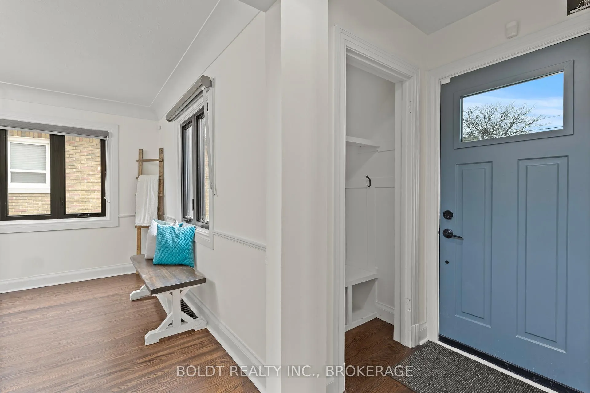 Photo 3 of 322 Queenston Street, St. Catharines, Oakdale — HOMEH