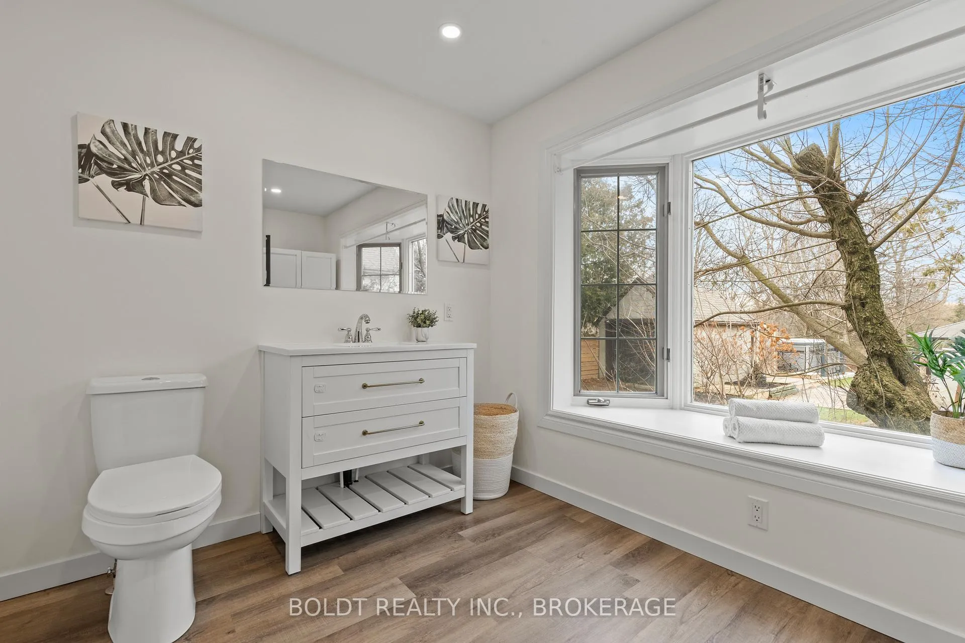 Photo 9 of 322 Queenston Street, St. Catharines, Oakdale — HOMEH