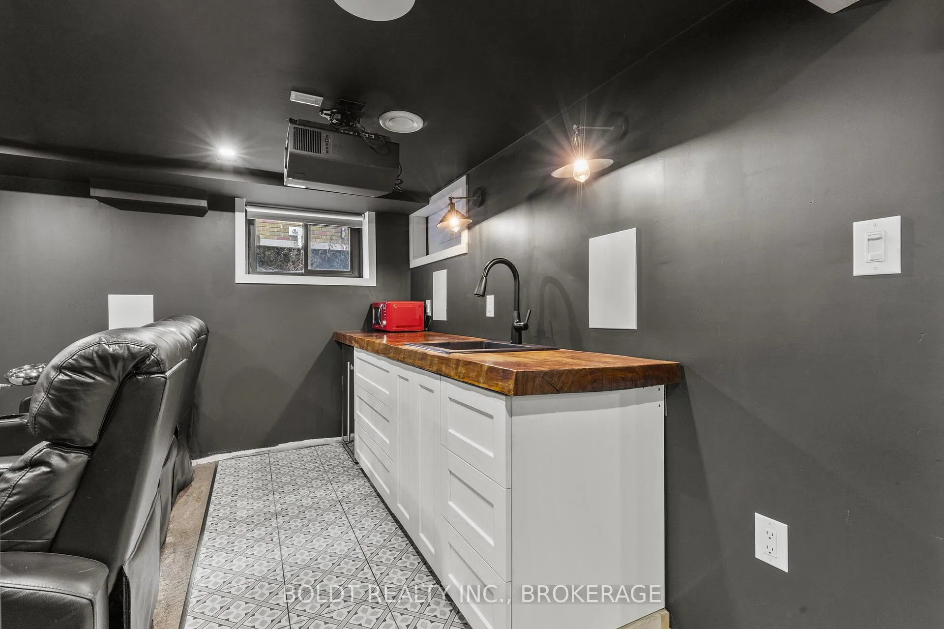 Photo 23 of 322 Queenston Street, St. Catharines, Oakdale — HOMEH