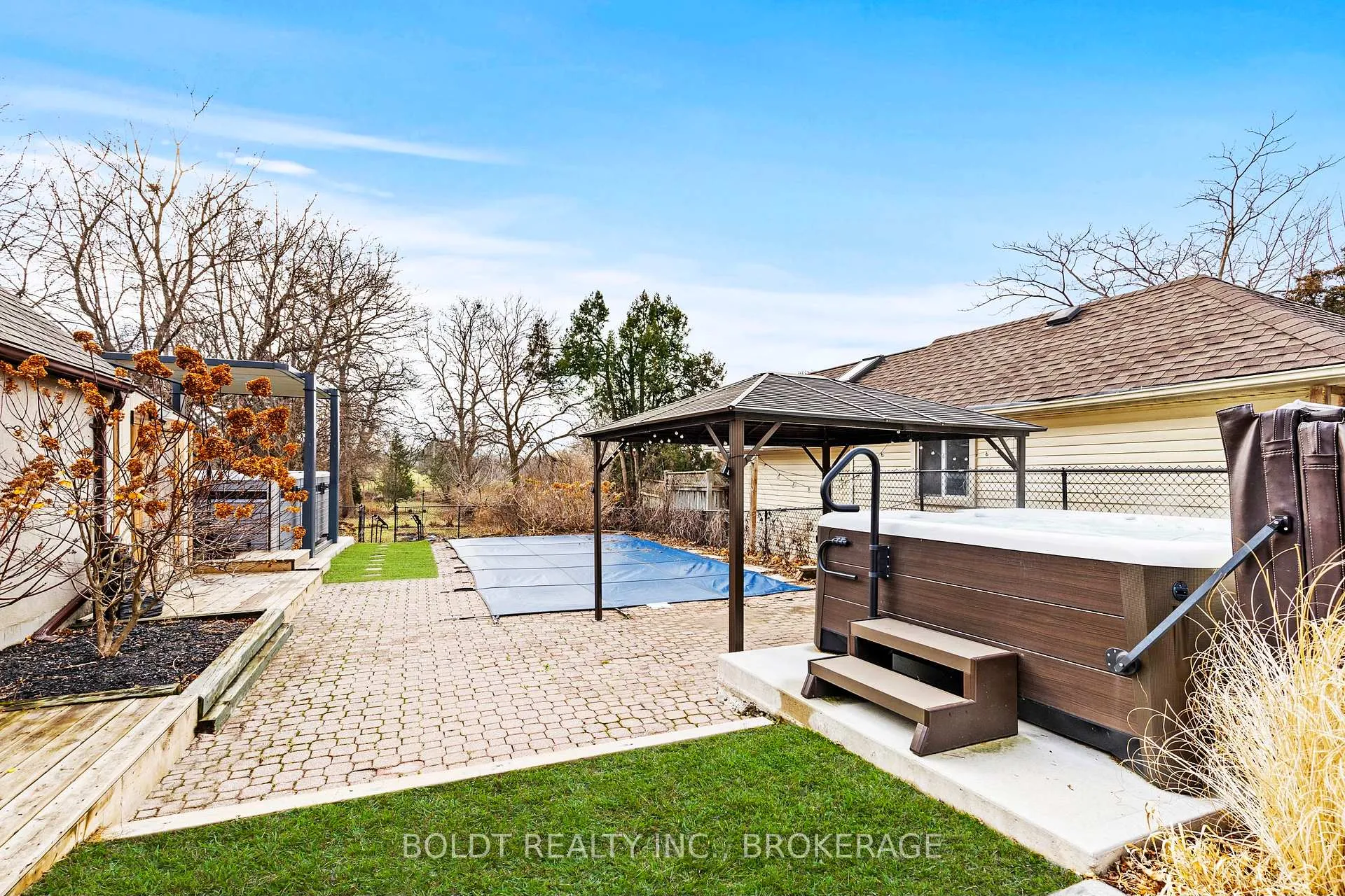 Photo 32 of 322 Queenston Street, St. Catharines, Oakdale — HOMEH