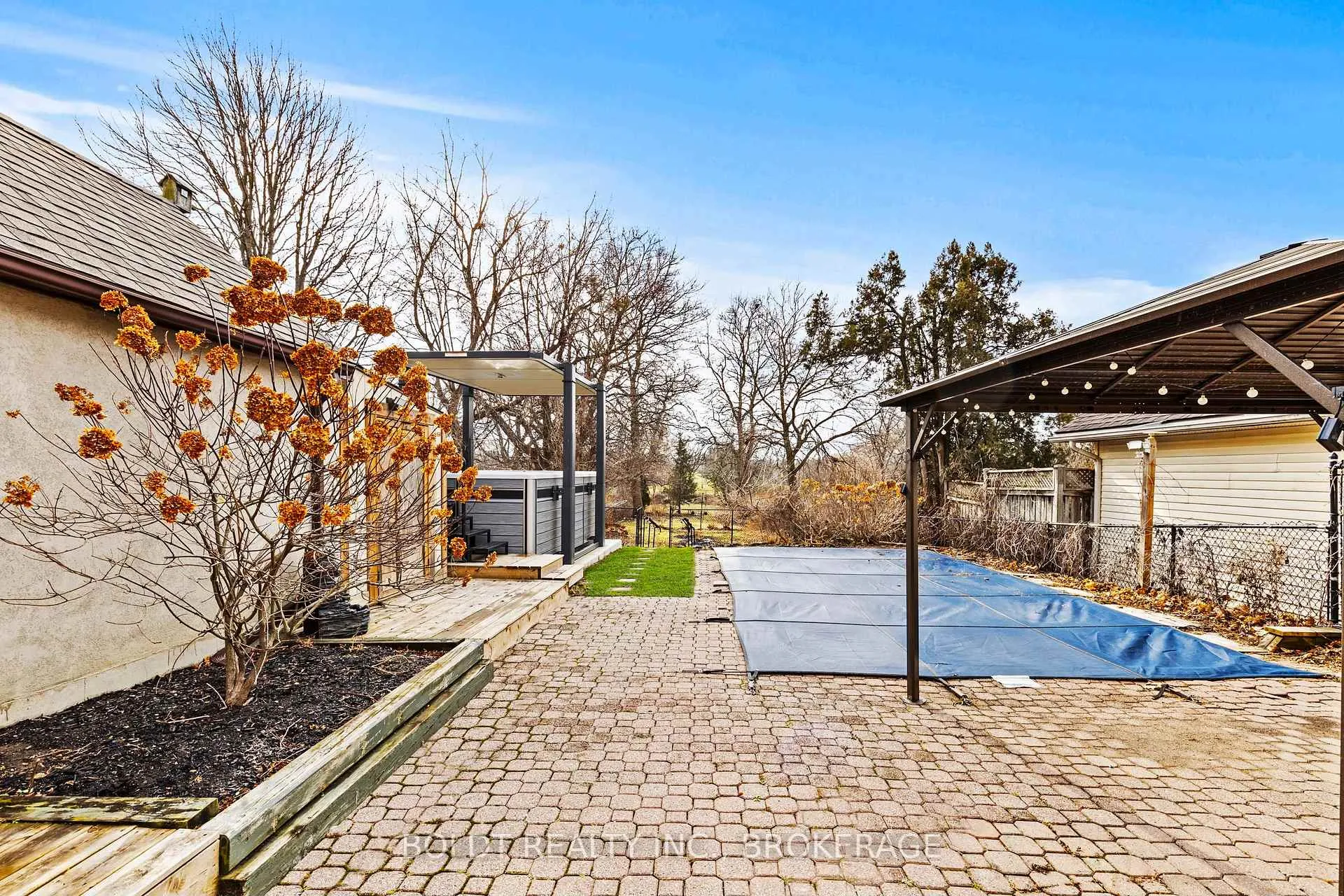 Photo 33 of 322 Queenston Street, St. Catharines, Oakdale — HOMEH