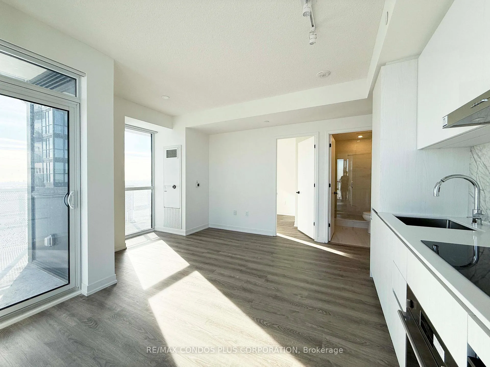 Photo 1 of Unit 3909, 8 Interchange Way, Vaughan, Vaughan Corporate Centre — HOMEH