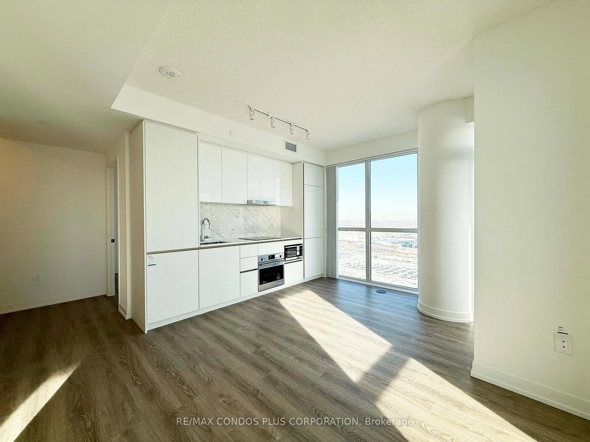 Photo 3 of Unit 3909, 8 Interchange Way, Vaughan, Vaughan Corporate Centre — HOMEH