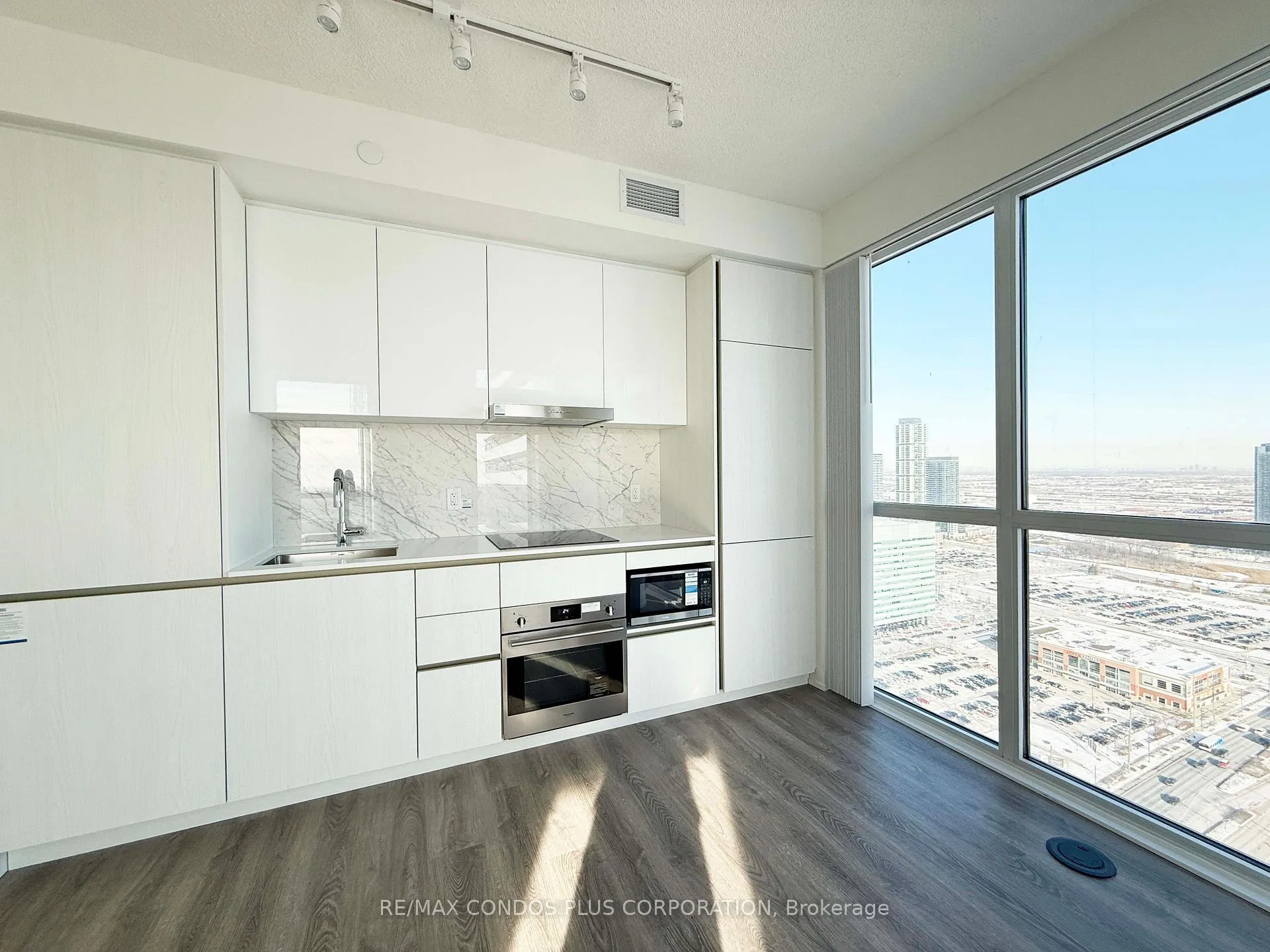 Photo 4 of Unit 3909, 8 Interchange Way, Vaughan, Vaughan Corporate Centre — HOMEH