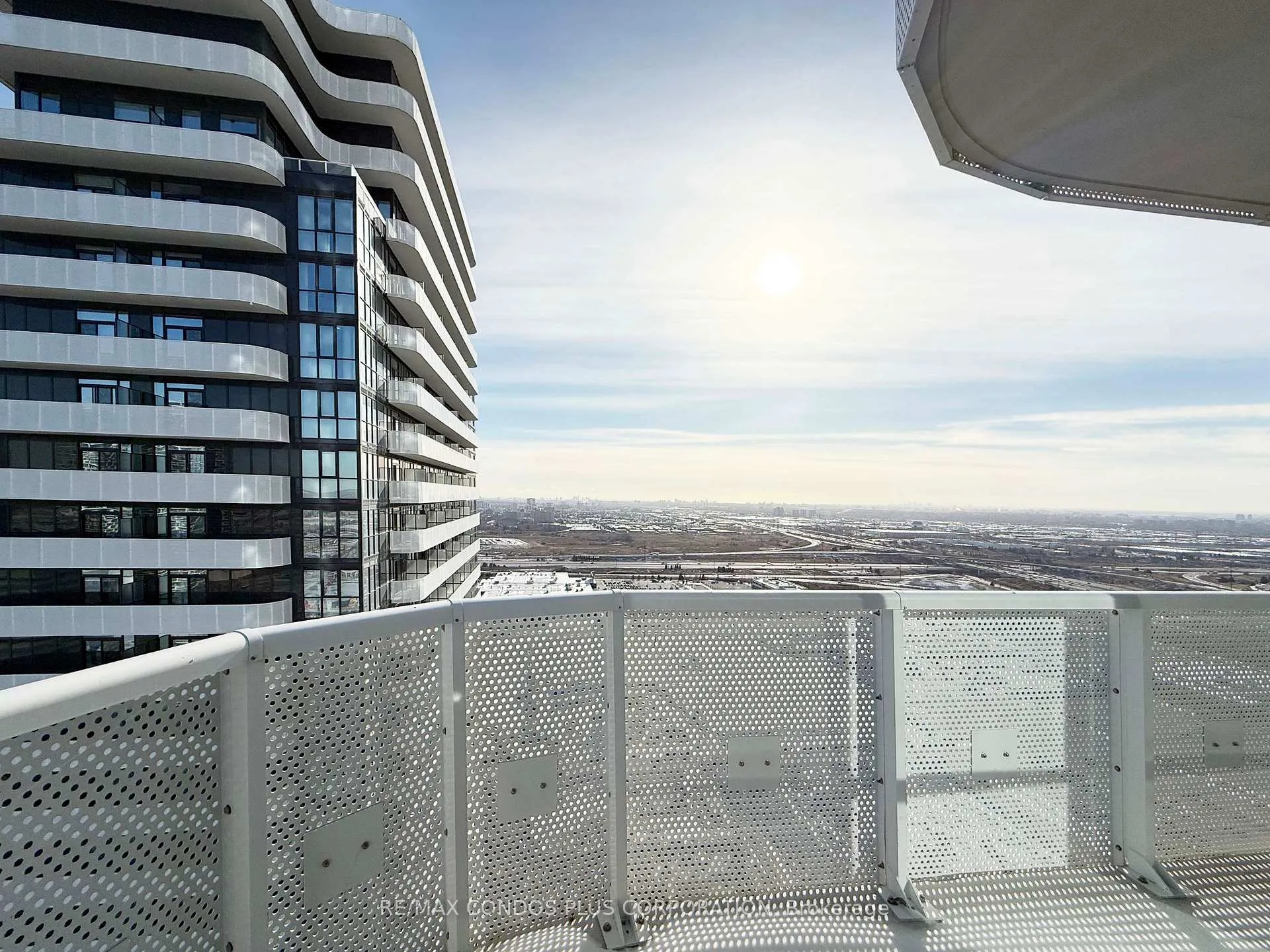 Photo 5 of Unit 3909, 8 Interchange Way, Vaughan, Vaughan Corporate Centre — HOMEH