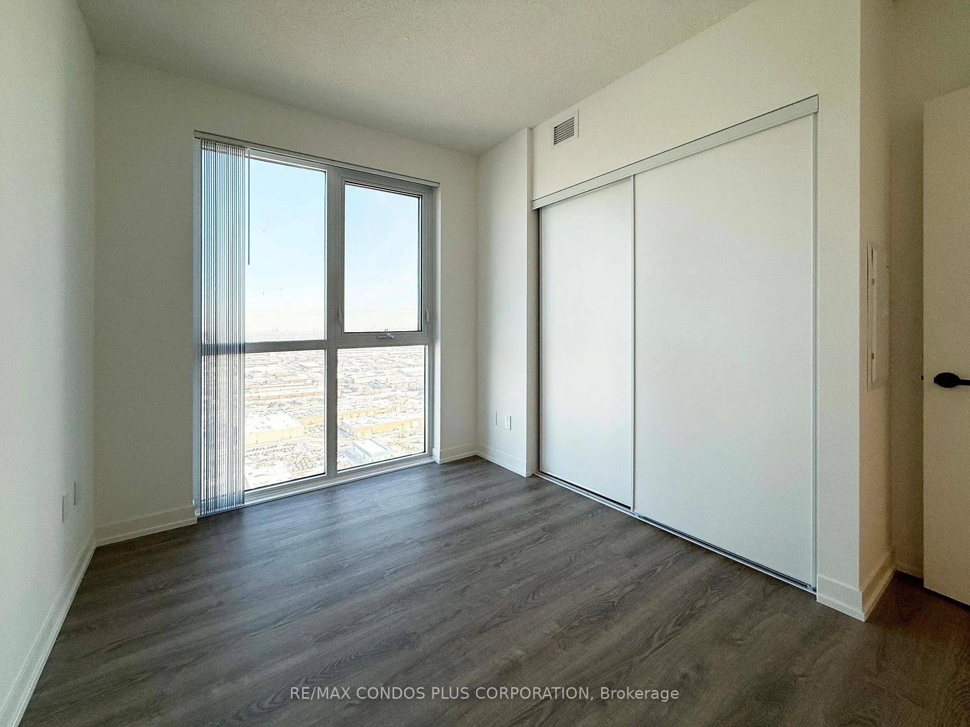Photo 11 of Unit 3909, 8 Interchange Way, Vaughan, Vaughan Corporate Centre — HOMEH