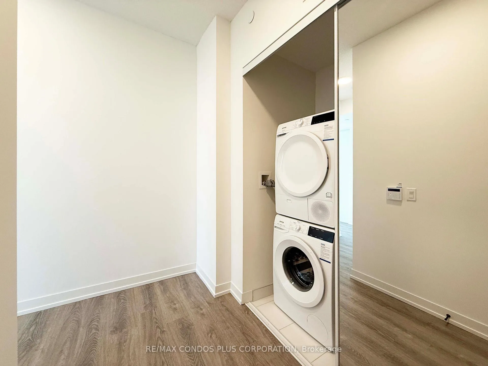 Photo 13 of Unit 3909, 8 Interchange Way, Vaughan, Vaughan Corporate Centre — HOMEH