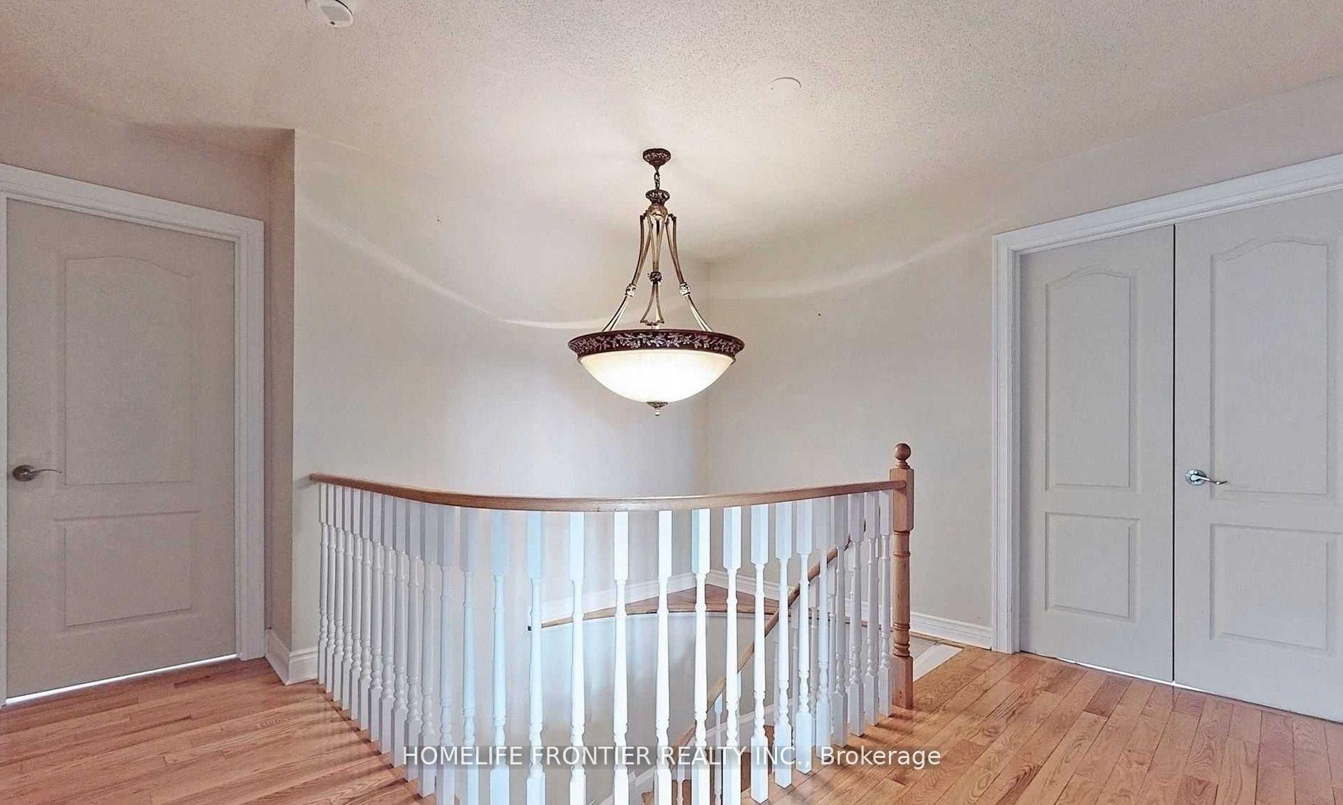 Photo 5 of 82 Grace Crescent, Barrie, Painswick South — HOMEH