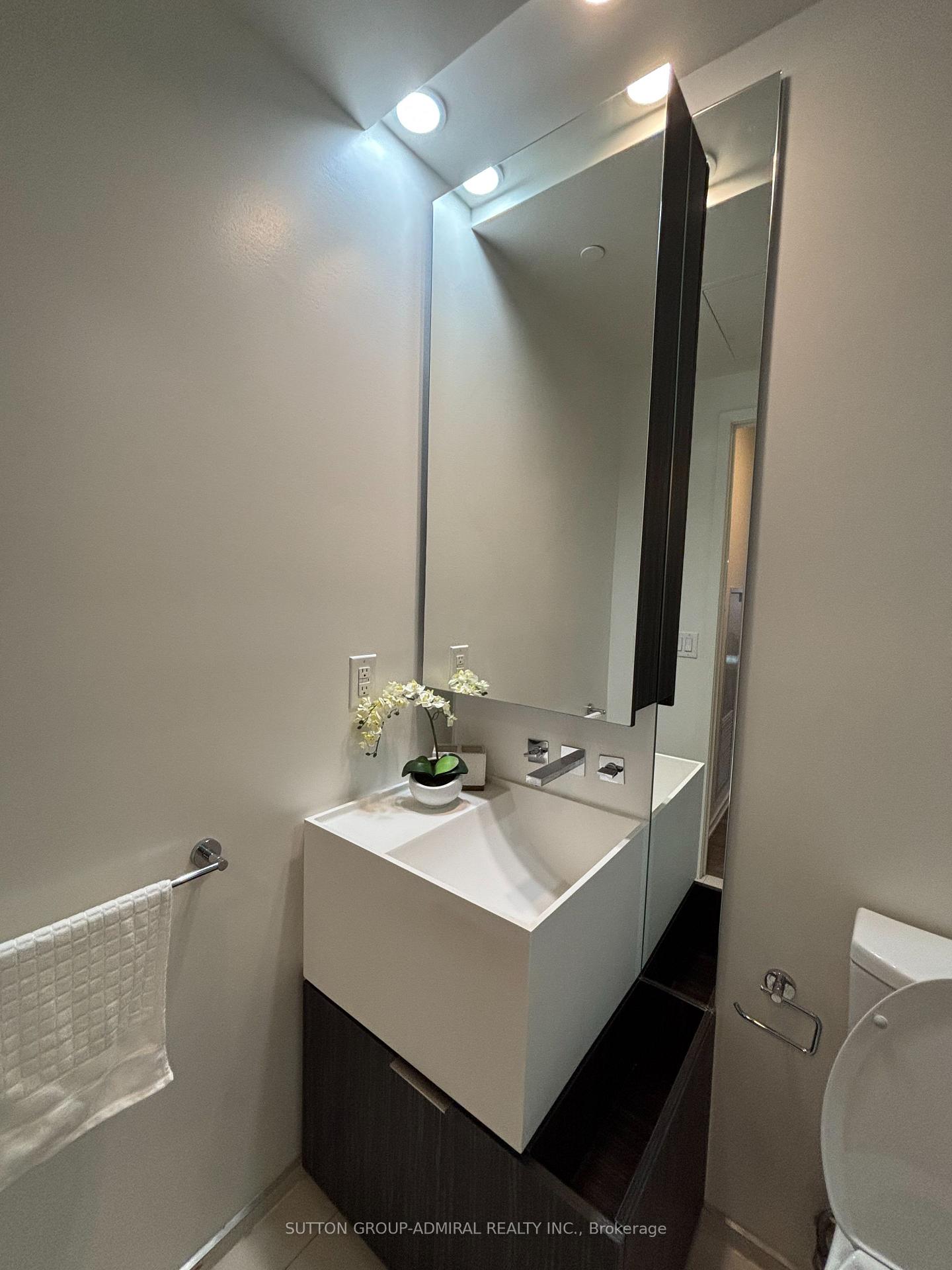 Photo 17 of Unit 1012, 1 Bloor Street E, Toronto, Church-Yonge Corridor — HOMEH