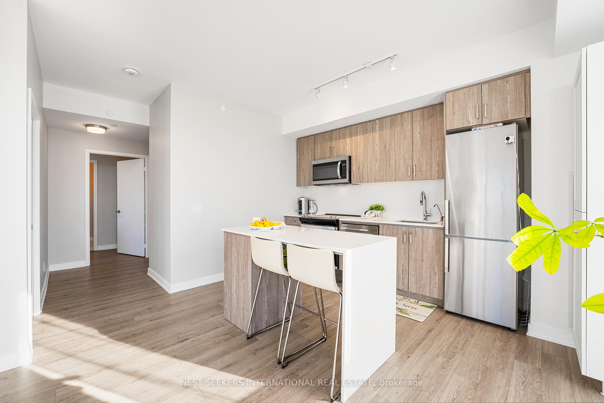 Photo 2 of Unit 424, 681 Yonge Street, Barrie, Painswick South — HOMEH