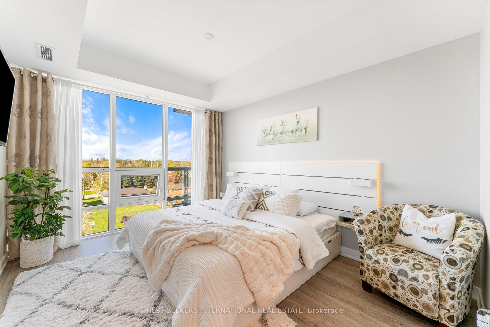 Photo 6 of Unit 424, 681 Yonge Street, Barrie, Painswick South — HOMEH