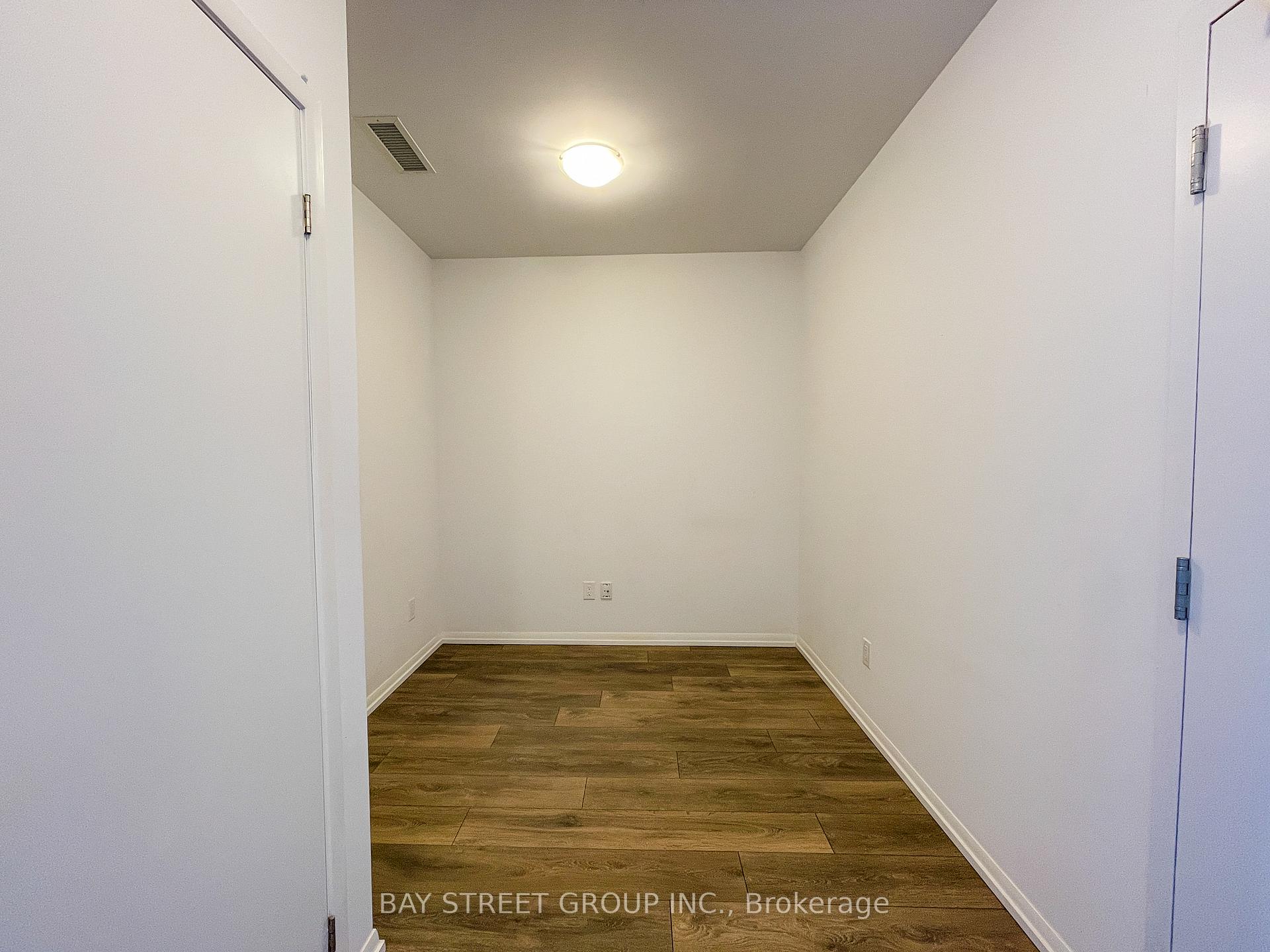 Photo 2 of Unit 702, 540 Bur Oak Avenue, Markham, Berczy — HOMEH