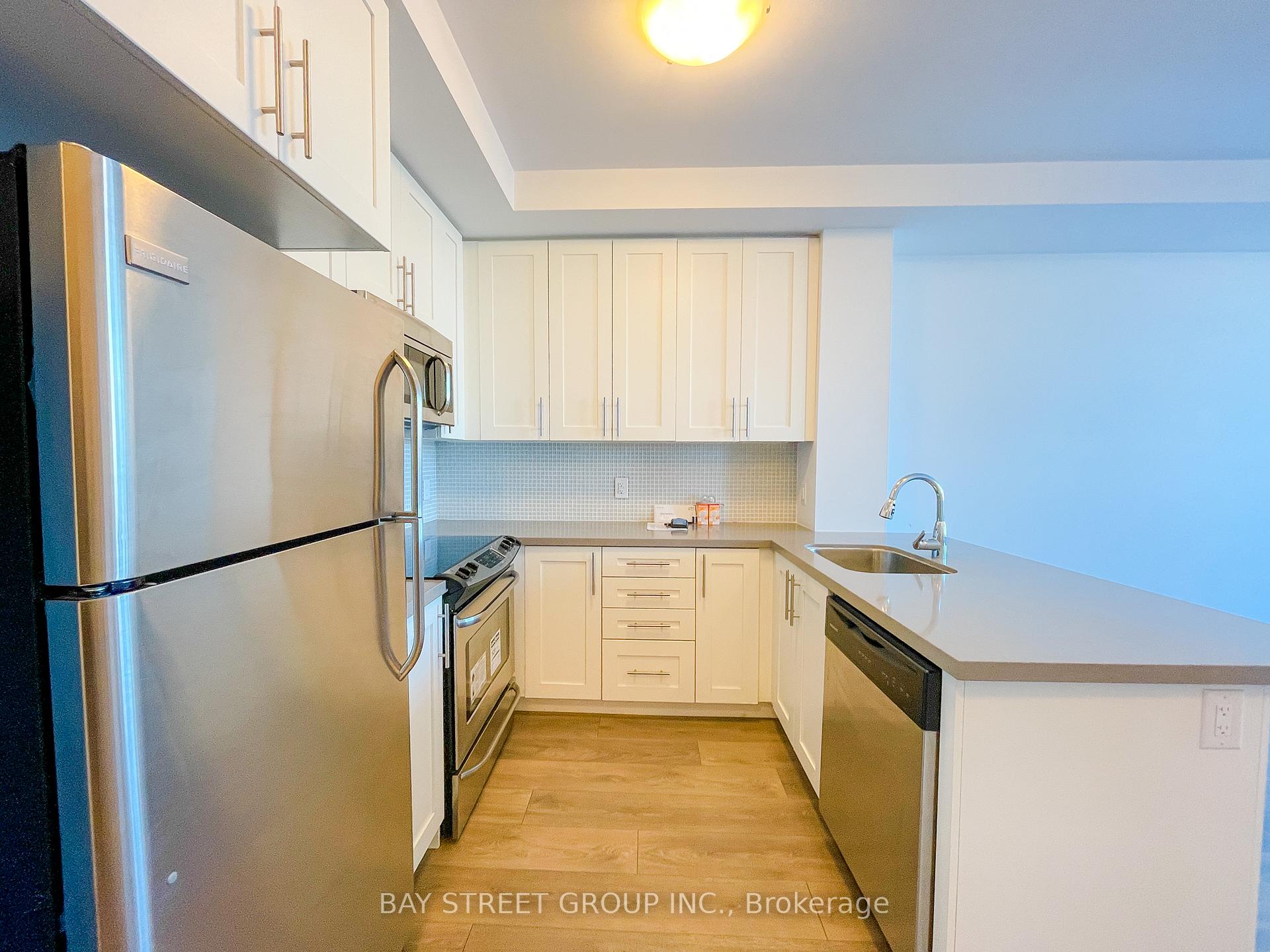 Photo 3 of Unit 702, 540 Bur Oak Avenue, Markham, Berczy — HOMEH
