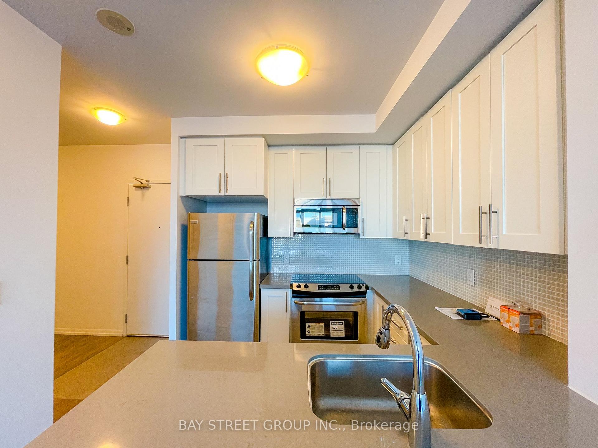Photo 4 of Unit 702, 540 Bur Oak Avenue, Markham, Berczy — HOMEH