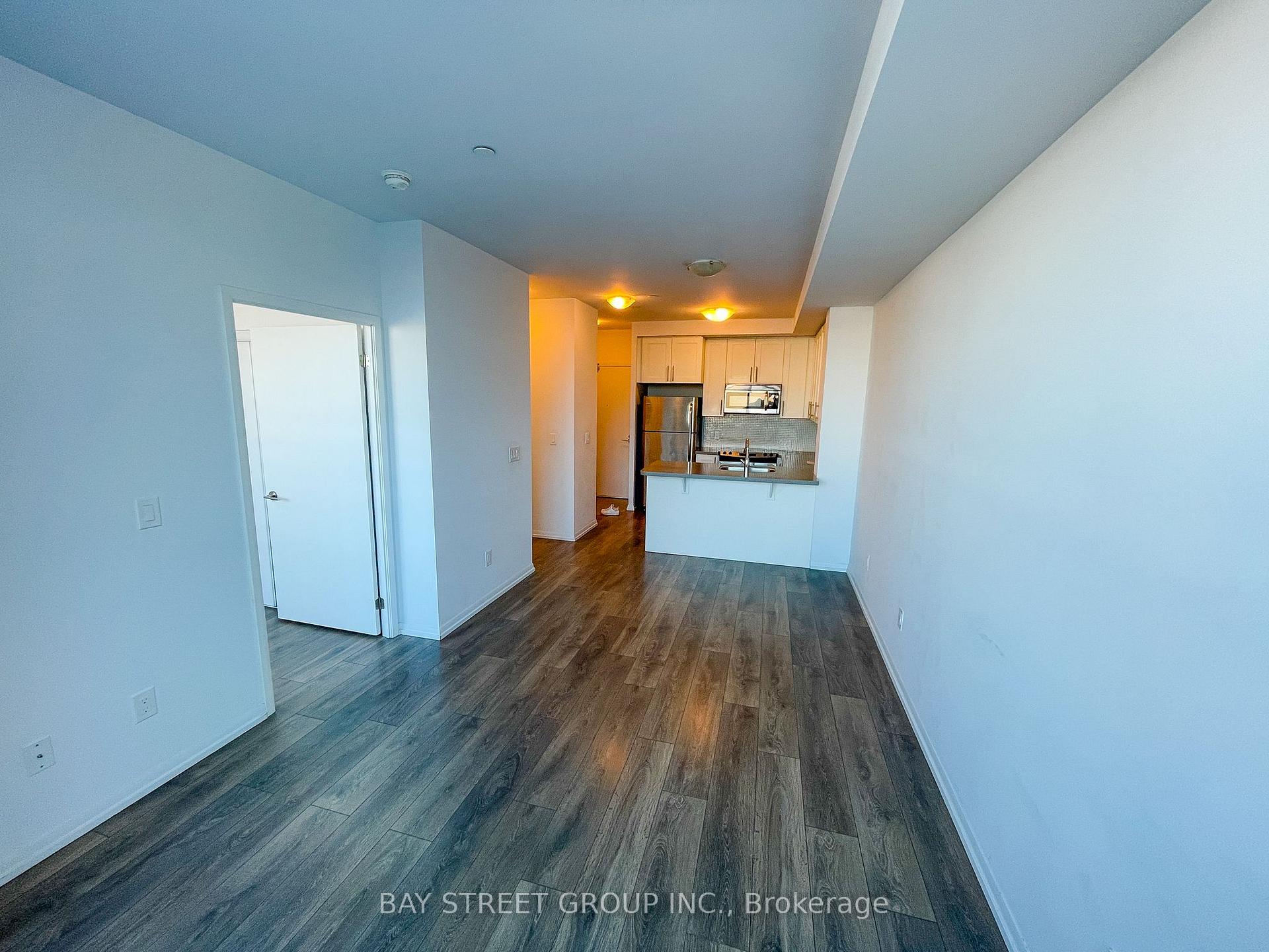 Photo 5 of Unit 702, 540 Bur Oak Avenue, Markham, Berczy — HOMEH