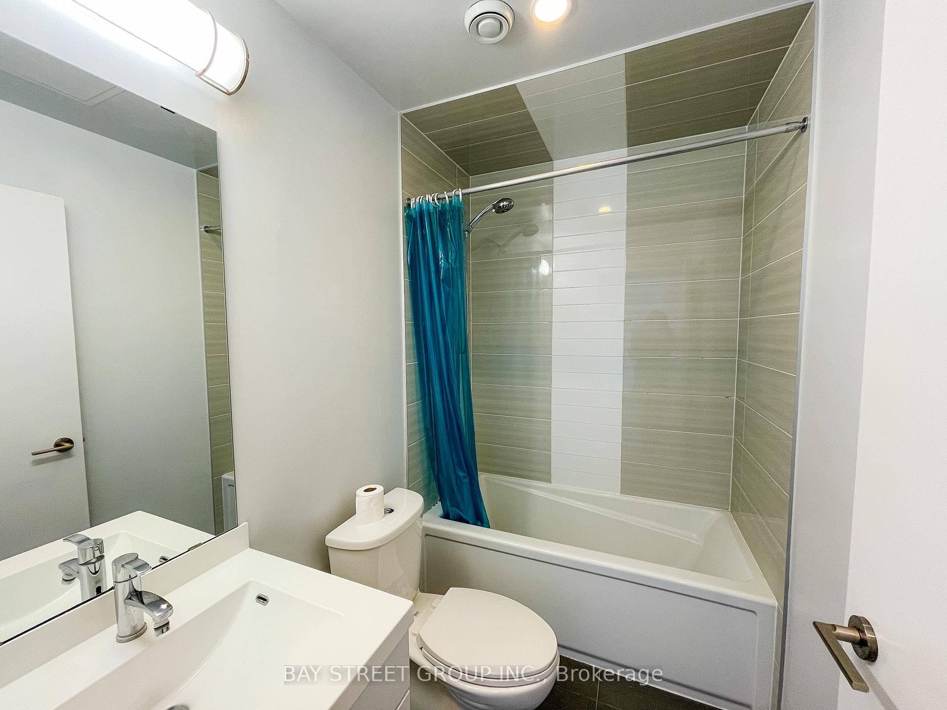 Photo 8 of Unit 702, 540 Bur Oak Avenue, Markham, Berczy — HOMEH