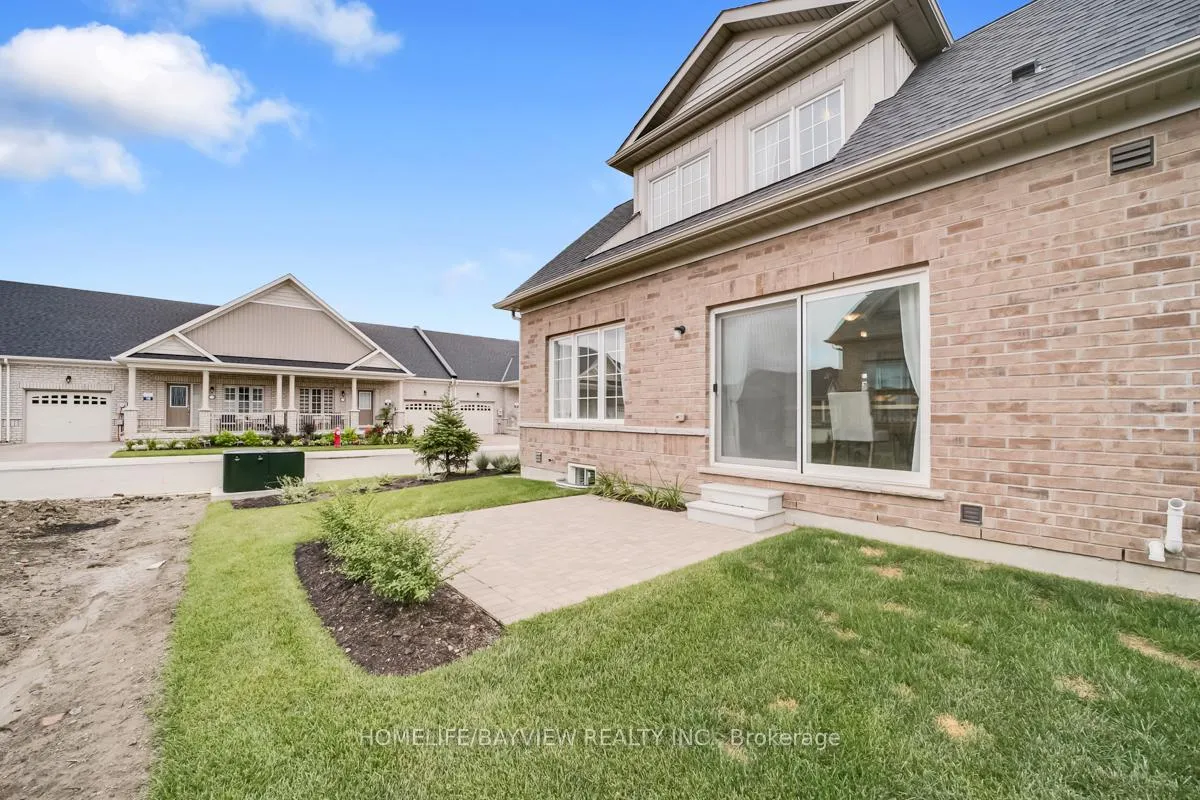 Photo 3 of 52 Bluestone Crescent, Brampton, Sandringham-Wellington — HOMEH