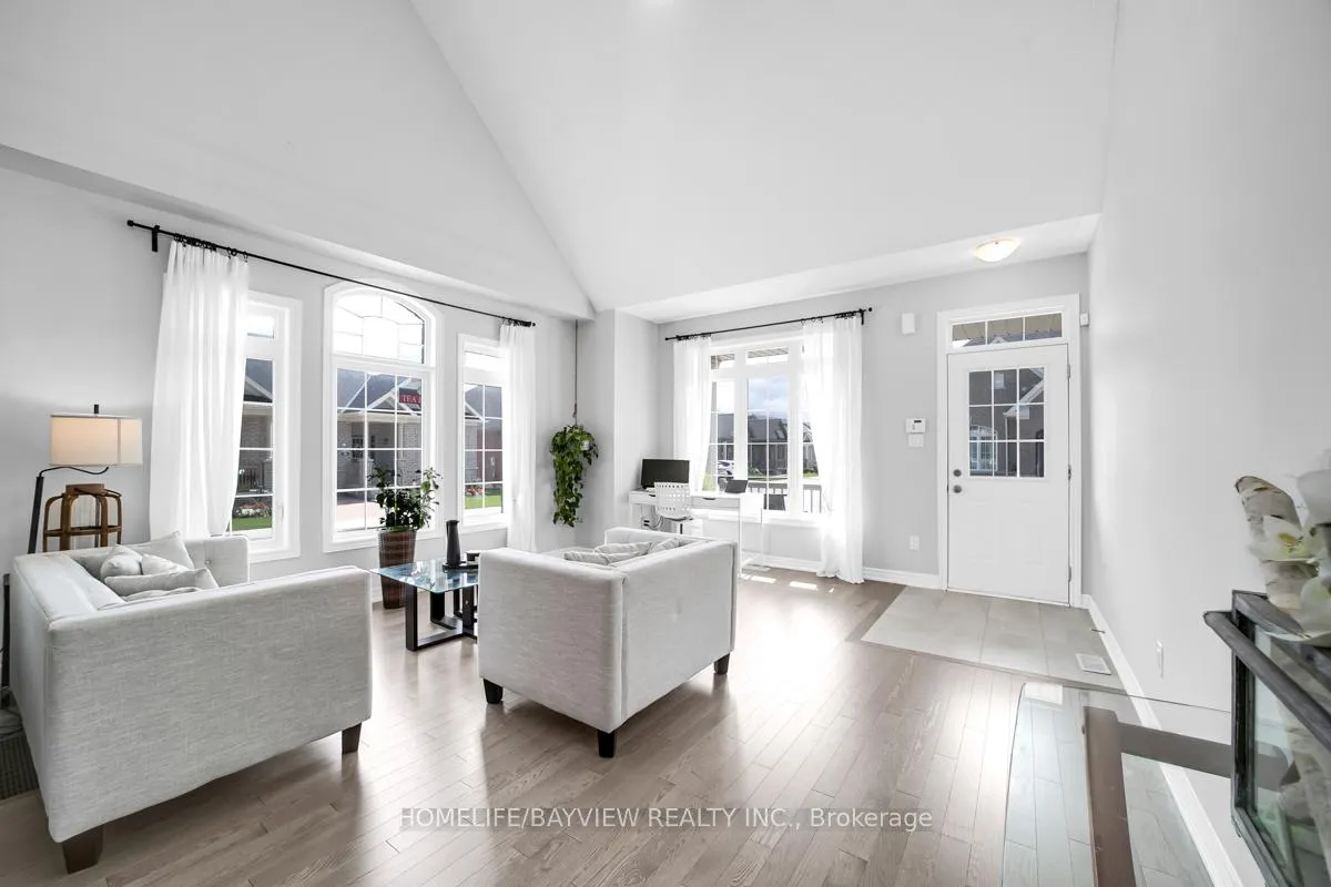Photo 8 of 52 Bluestone Crescent, Brampton, Sandringham-Wellington — HOMEH