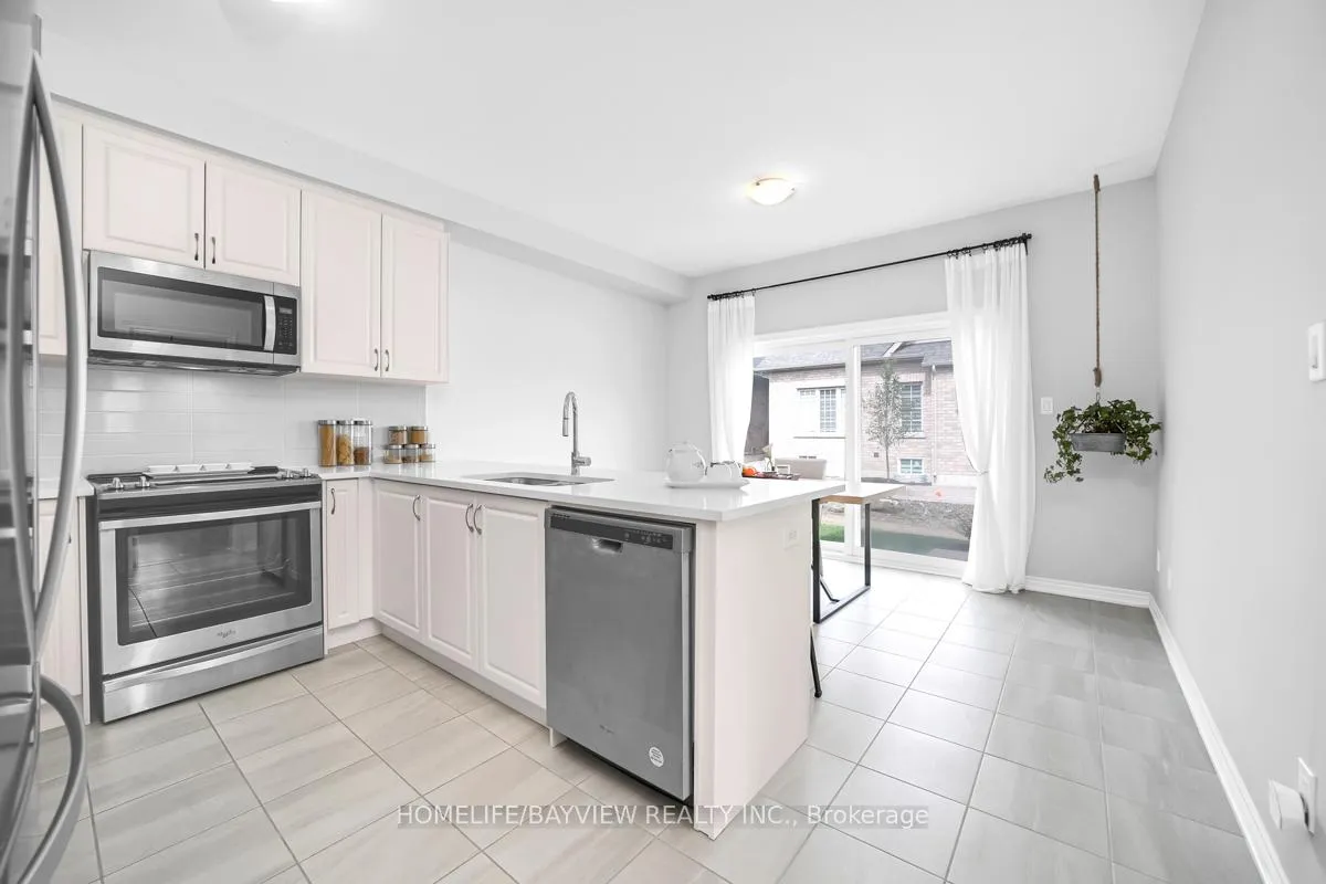 Photo 16 of 52 Bluestone Crescent, Brampton, Sandringham-Wellington — HOMEH